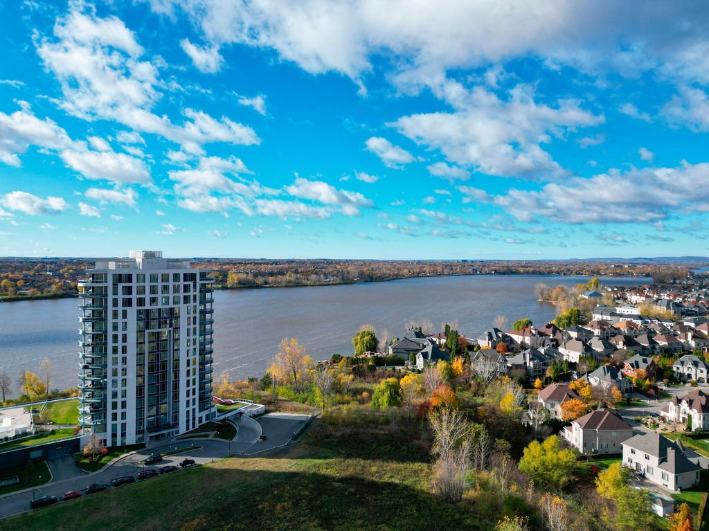 275 Rue Étienne-Lavoie, Laval (Sainte-Dorothée), Quebec H7X0E4, 2 Bedrooms Bedrooms, 12 Rooms Rooms,2 BathroomsBathrooms,Residential,For Sale,Rue Étienne-Lavoie,10561697