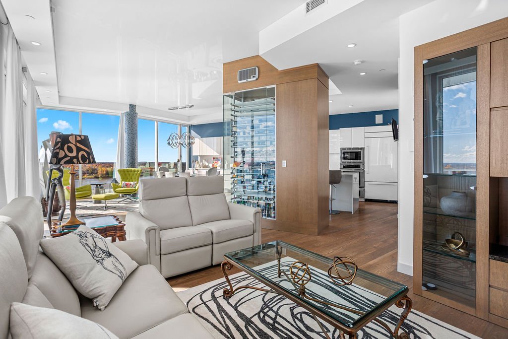 275 Rue Étienne-Lavoie, Laval (Sainte-Dorothée), Quebec H7X0E4, 2 Bedrooms Bedrooms, 12 Rooms Rooms,2 BathroomsBathrooms,Residential,For Sale,Rue Étienne-Lavoie,10561697