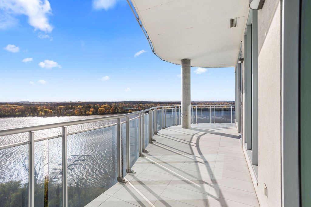 275 Rue Étienne-Lavoie, Laval (Sainte-Dorothée), Quebec H7X0E4, 2 Bedrooms Bedrooms, 12 Rooms Rooms,2 BathroomsBathrooms,Residential,For Sale,Rue Étienne-Lavoie,10561697