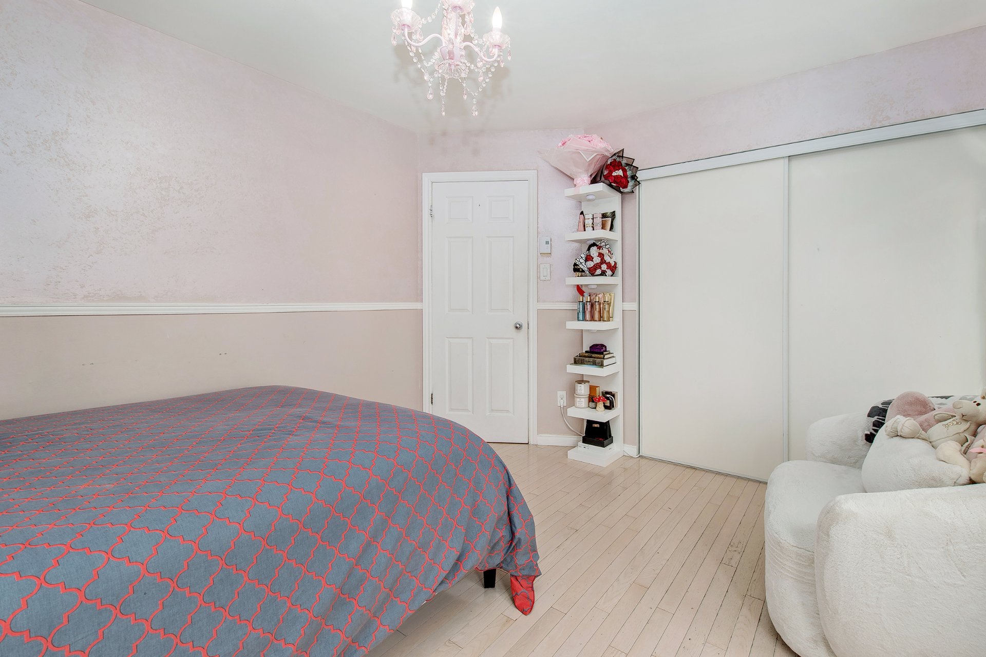 4083 Rue Olivier, Laval (Fabreville), Quebec H7R5X3, 3 Bedrooms Bedrooms, 11 Rooms Rooms,2 BathroomsBathrooms,Residential,For Sale,Rue Olivier,24791529