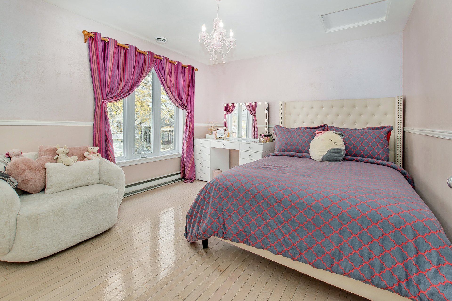 4083 Rue Olivier, Laval (Fabreville), Quebec H7R5X3, 3 Bedrooms Bedrooms, 11 Rooms Rooms,2 BathroomsBathrooms,Residential,For Sale,Rue Olivier,24791529