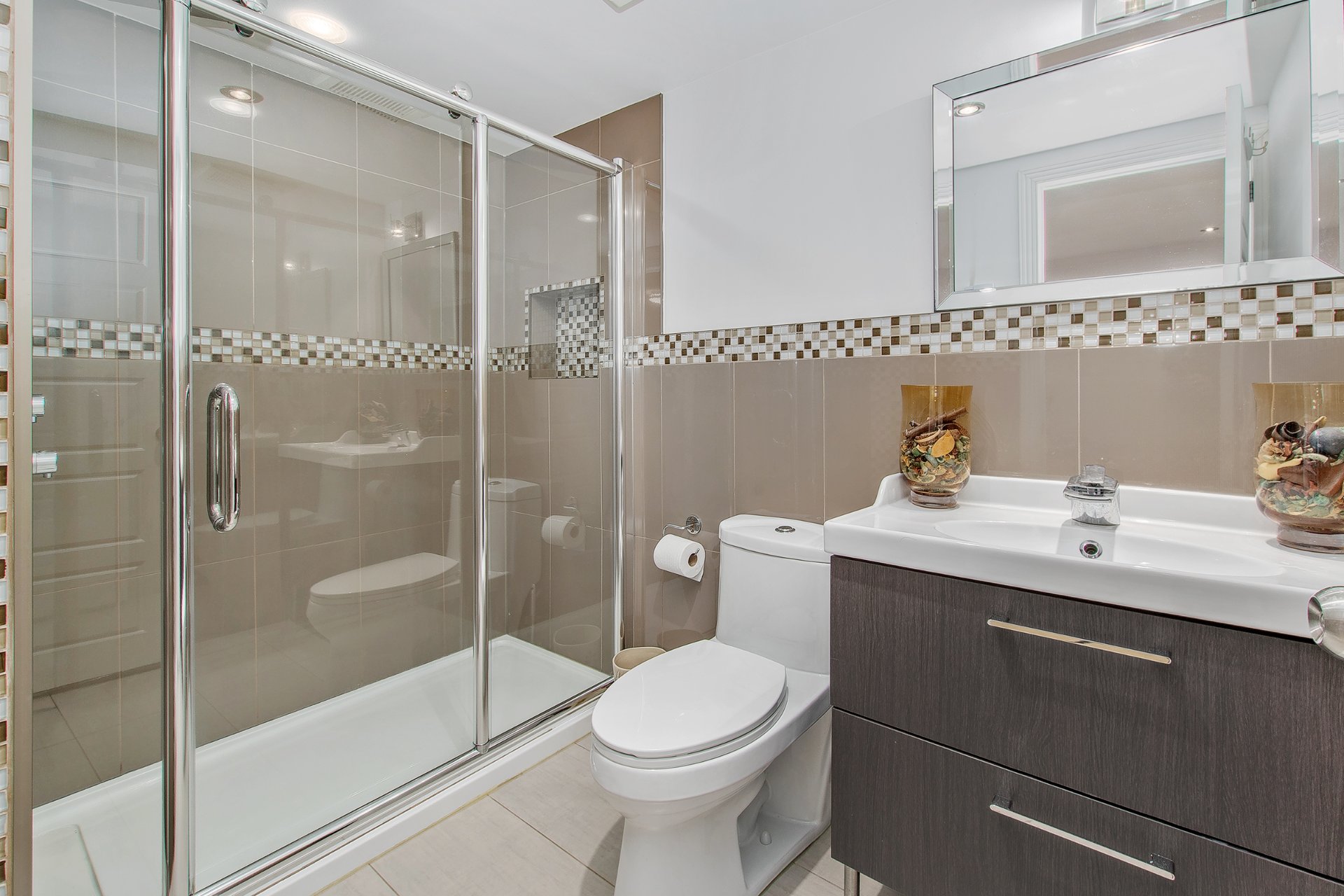 4083 Rue Olivier, Laval (Fabreville), Quebec H7R5X3, 3 Bedrooms Bedrooms, 11 Rooms Rooms,2 BathroomsBathrooms,Residential,For Sale,Rue Olivier,24791529