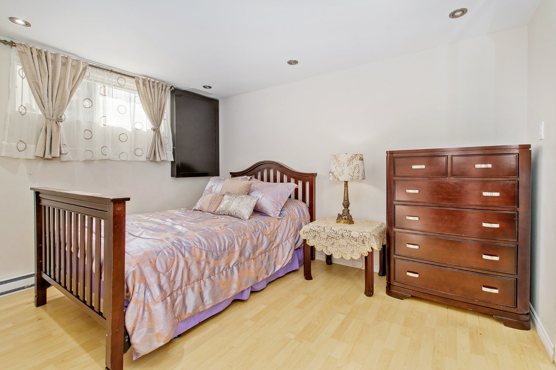 4083 Rue Olivier, Laval (Fabreville), Quebec H7R5X3, 3 Bedrooms Bedrooms, 11 Rooms Rooms,2 BathroomsBathrooms,Residential,For Sale,Rue Olivier,24791529