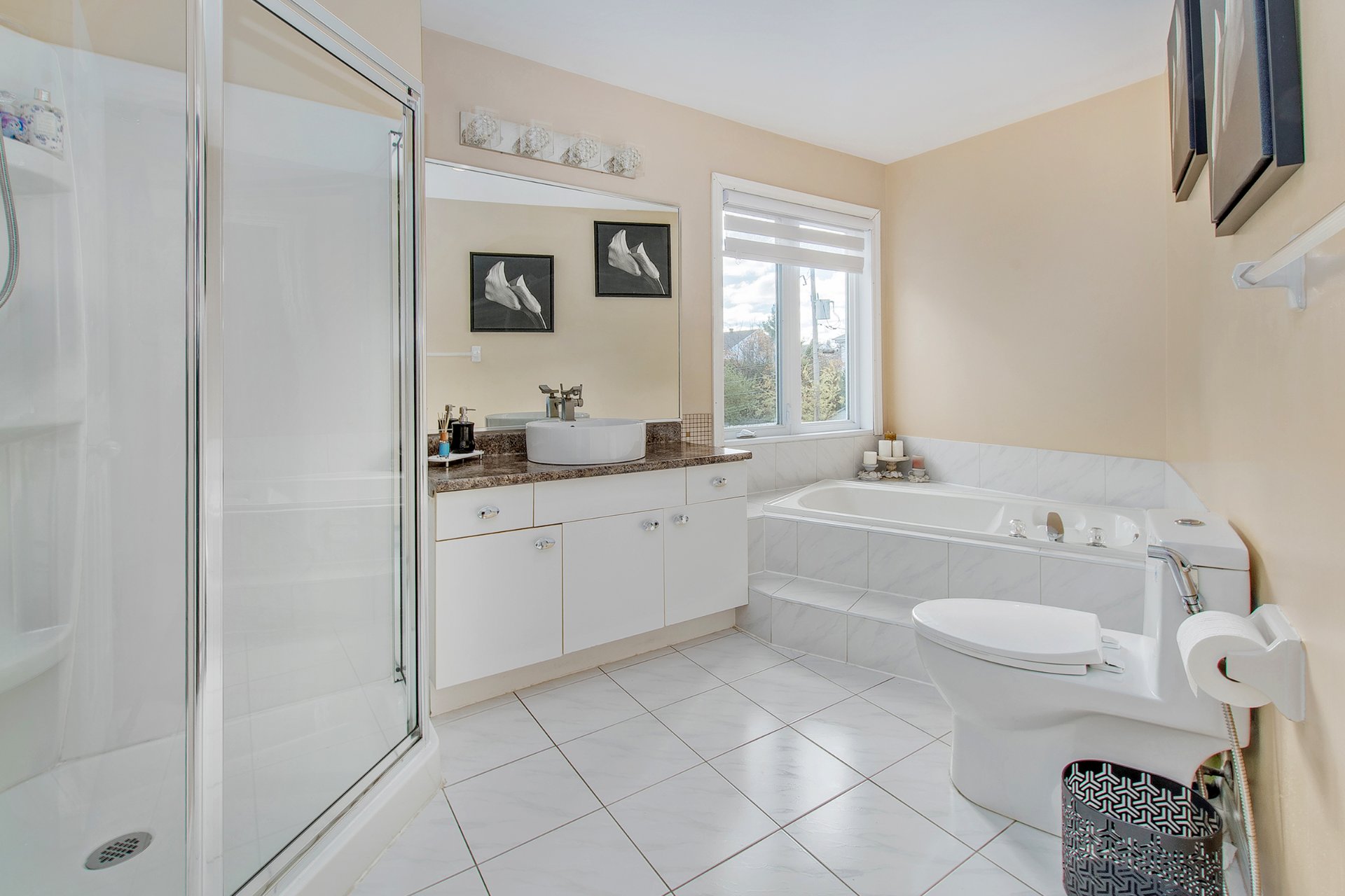 4083 Rue Olivier, Laval (Fabreville), Quebec H7R5X3, 3 Bedrooms Bedrooms, 11 Rooms Rooms,2 BathroomsBathrooms,Residential,For Sale,Rue Olivier,24791529