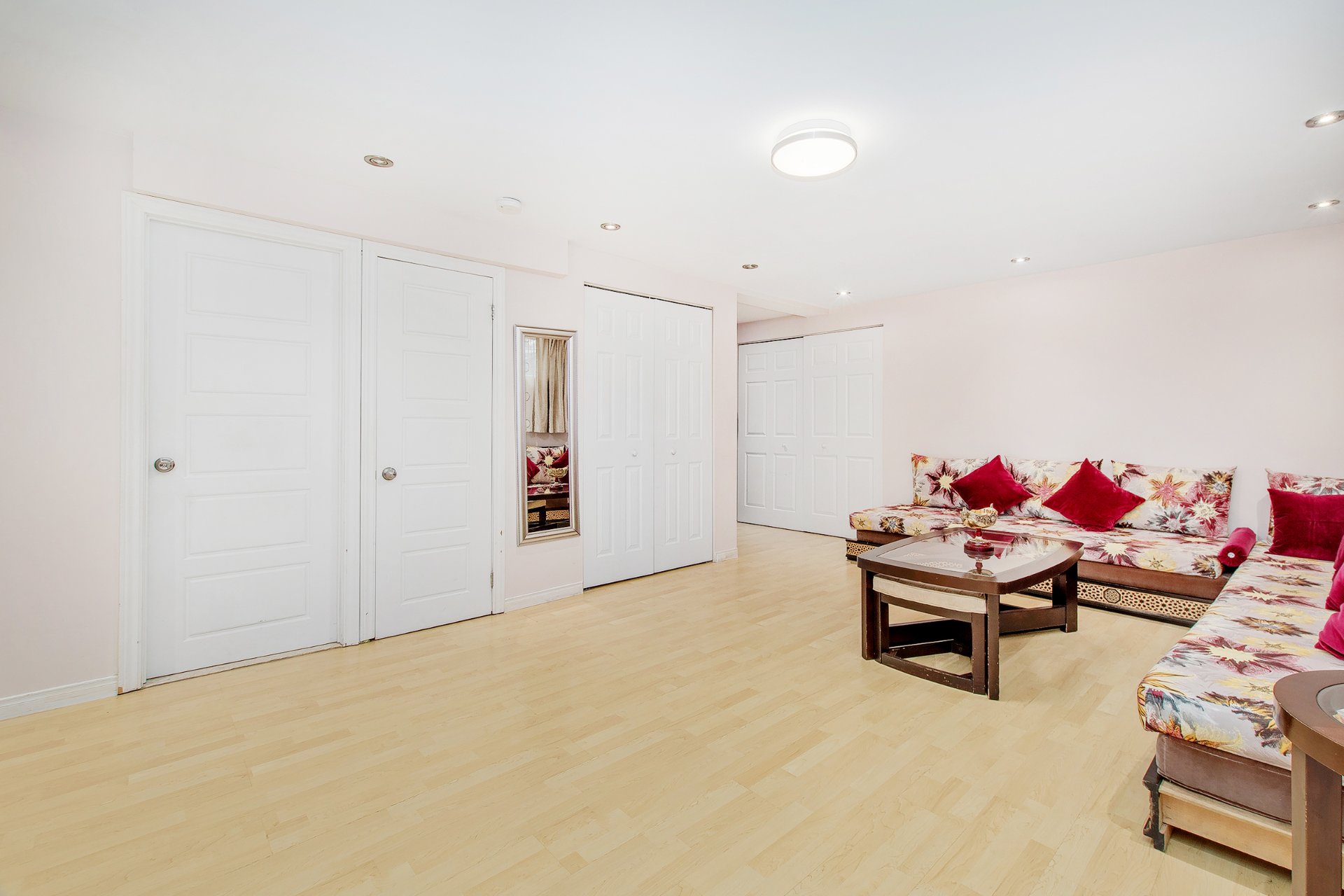 4083 Rue Olivier, Laval (Fabreville), Quebec H7R5X3, 3 Bedrooms Bedrooms, 11 Rooms Rooms,2 BathroomsBathrooms,Residential,For Sale,Rue Olivier,24791529