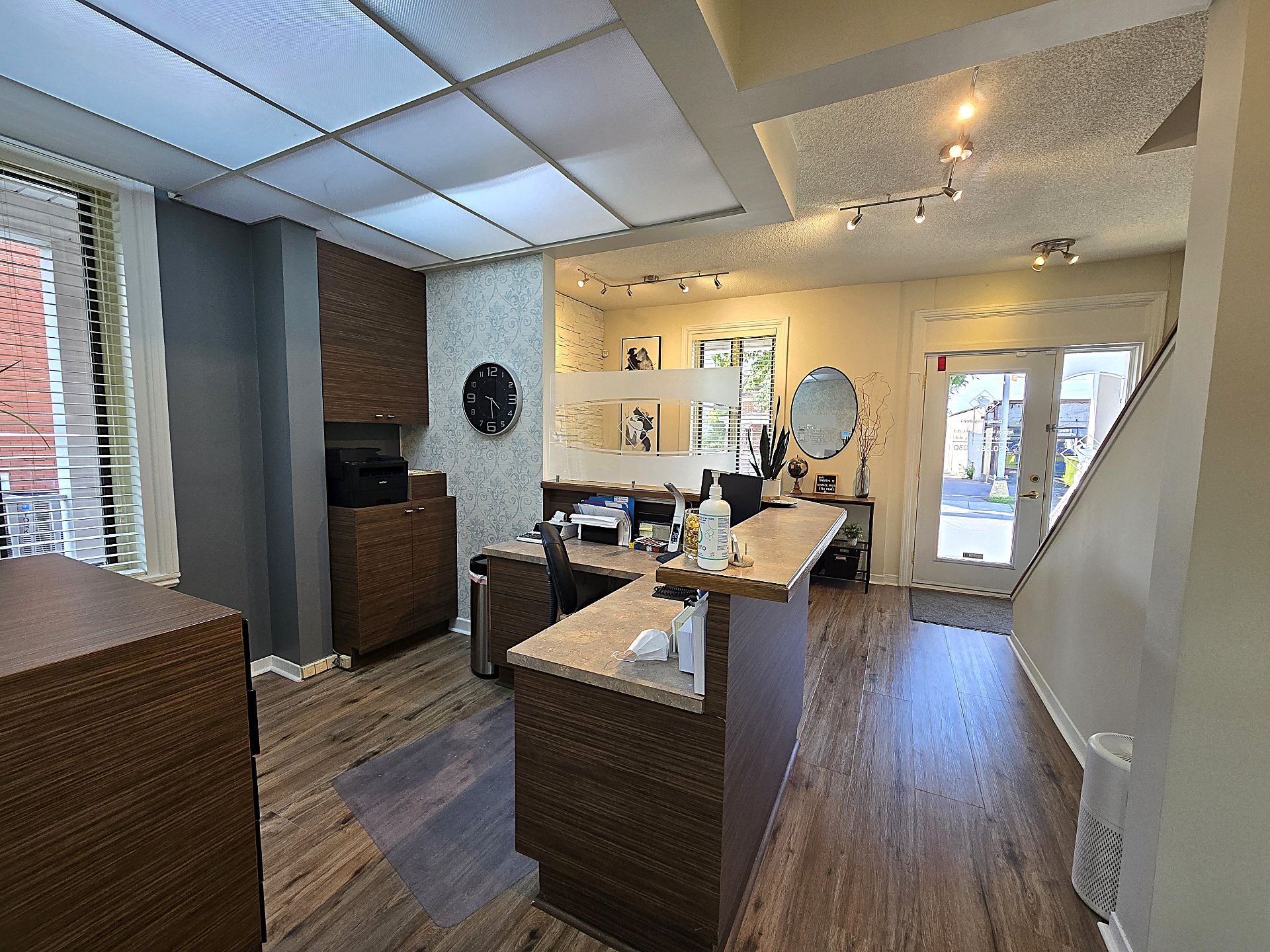 3994A Boul. St-Martin O., Laval (Chomedey), Quebec H7T1B8, ,Revenue property,For Sale,Boul. St-Martin O.,28182268