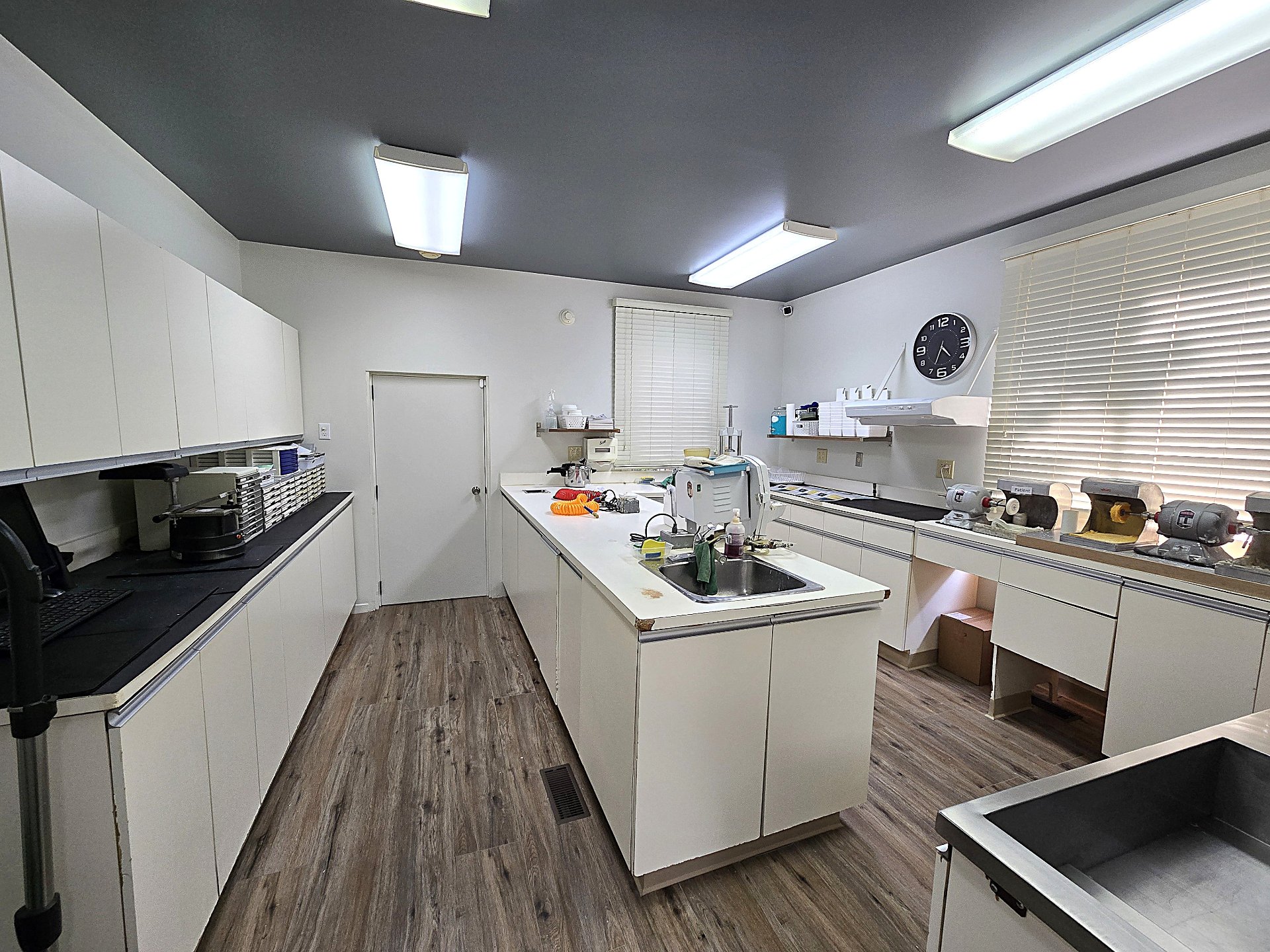 3994A Boul. St-Martin O., Laval (Chomedey), Quebec H7T1B8, ,Revenue property,For Sale,Boul. St-Martin O.,28182268