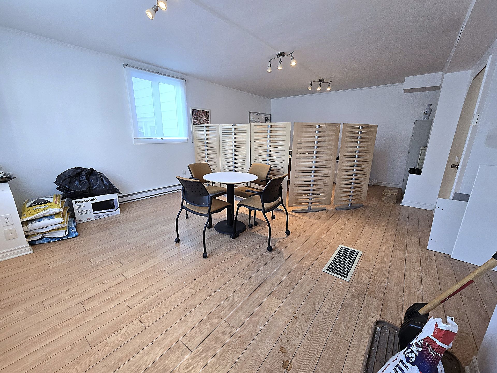 3994A Boul. St-Martin O., Laval (Chomedey), Quebec H7T1B8, ,Revenue property,For Sale,Boul. St-Martin O.,28182268