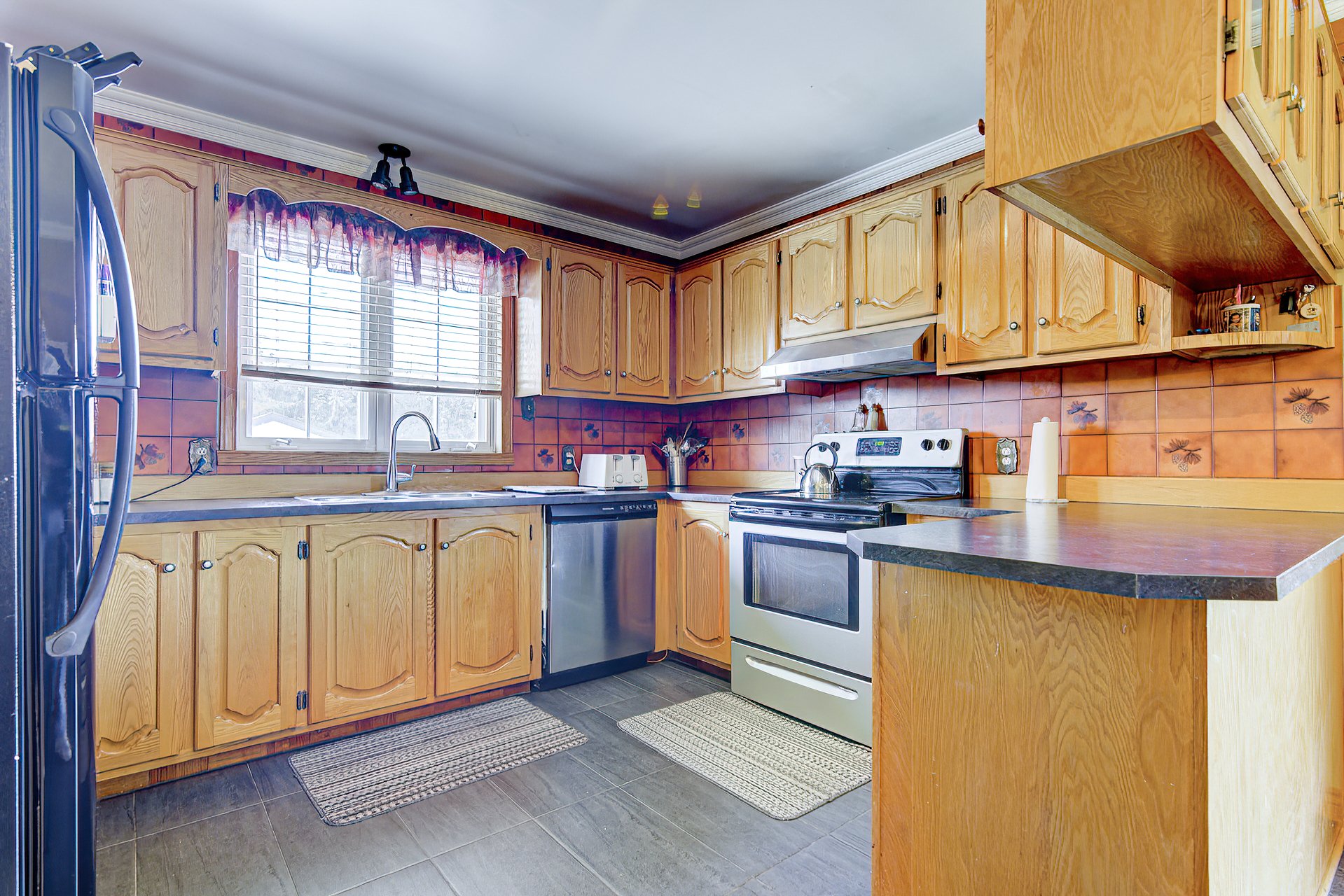 1560 Rue Trépanier, Laval (Chomedey), Quebec H7W3G7, 6 Bedrooms Bedrooms, 14 Rooms Rooms,2 BathroomsBathrooms,Residential,For Sale,Rue Trépanier,21346560