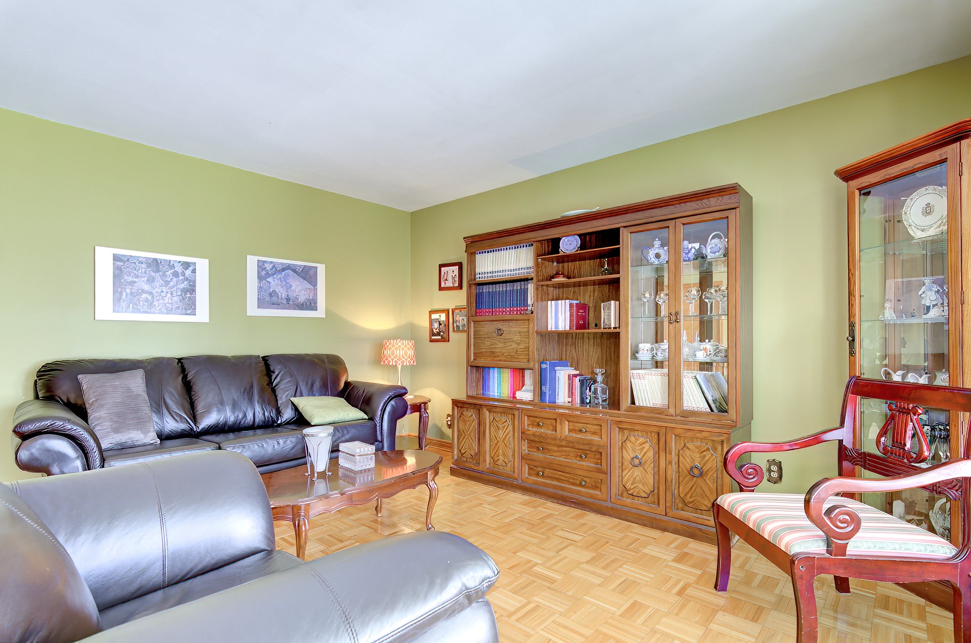 1560 Rue Trépanier, Laval (Chomedey), Quebec H7W3G7, 6 Bedrooms Bedrooms, 14 Rooms Rooms,2 BathroomsBathrooms,Residential,For Sale,Rue Trépanier,21346560