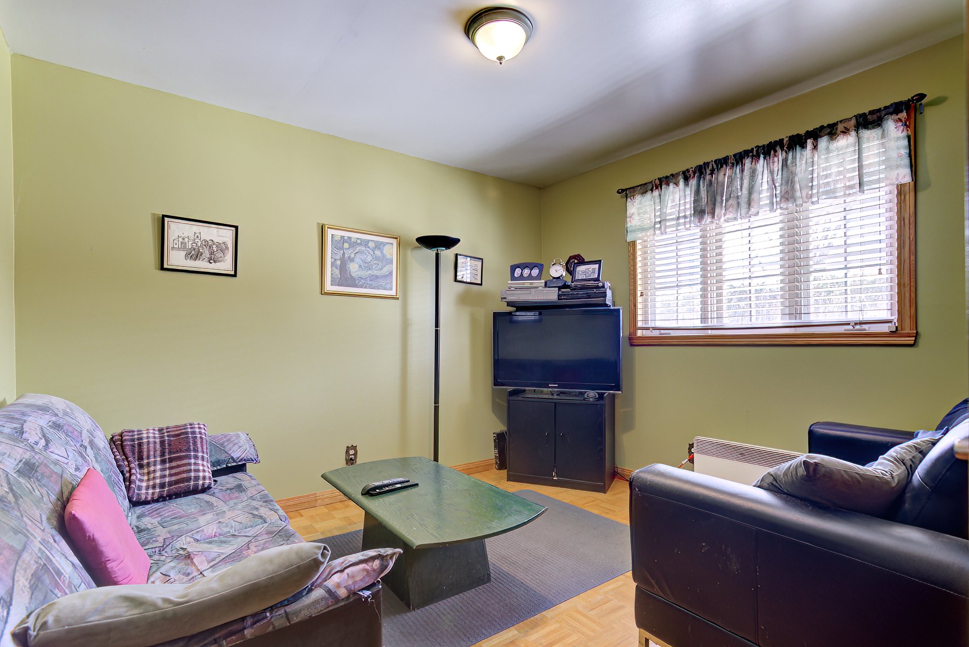 1560 Rue Trépanier, Laval (Chomedey), Quebec H7W3G7, 6 Bedrooms Bedrooms, 14 Rooms Rooms,2 BathroomsBathrooms,Residential,For Sale,Rue Trépanier,21346560