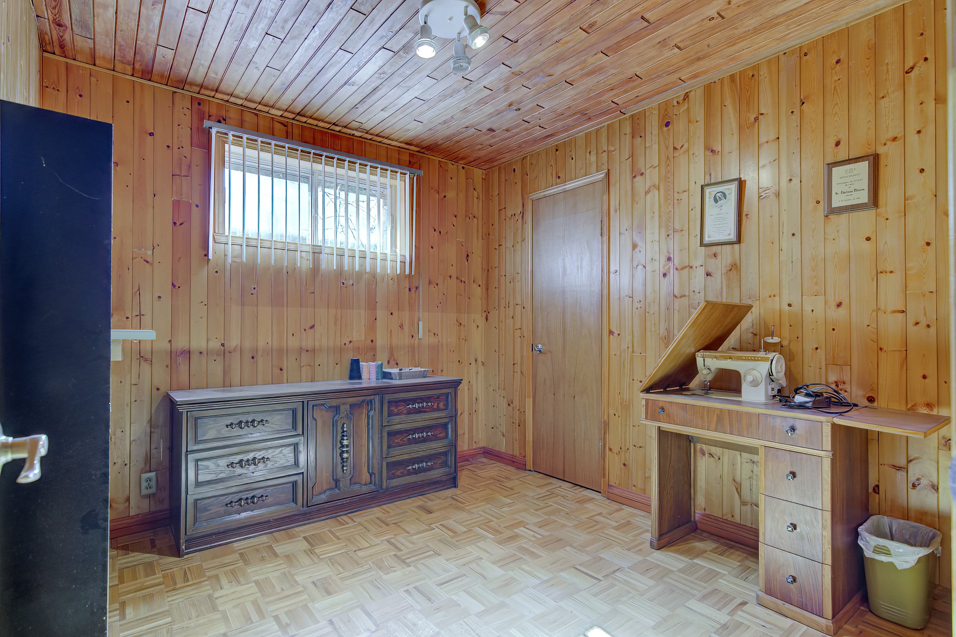 1560 Rue Trépanier, Laval (Chomedey), Quebec H7W3G7, 6 Bedrooms Bedrooms, 14 Rooms Rooms,2 BathroomsBathrooms,Residential,For Sale,Rue Trépanier,21346560