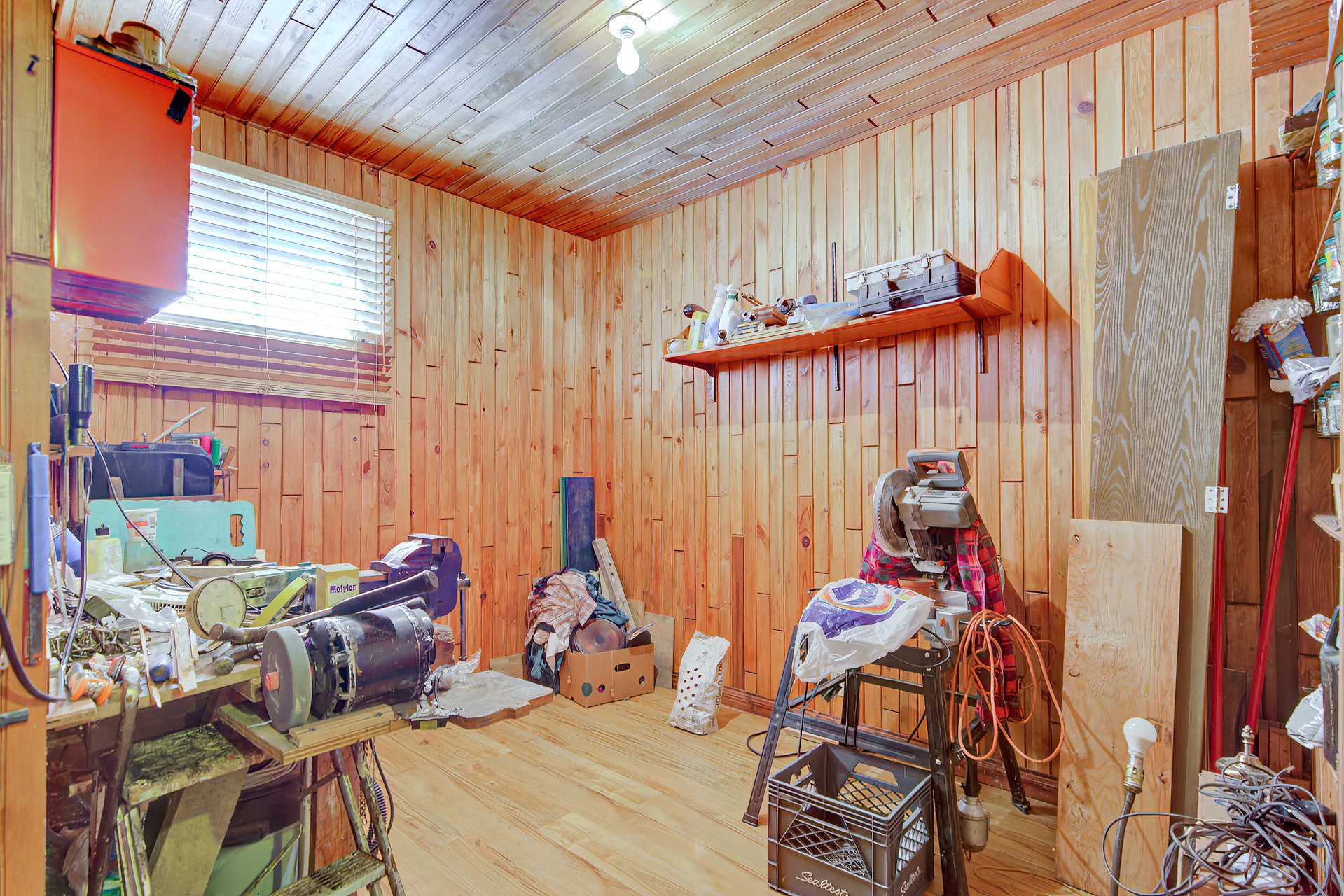 1560 Rue Trépanier, Laval (Chomedey), Quebec H7W3G7, 6 Bedrooms Bedrooms, 14 Rooms Rooms,2 BathroomsBathrooms,Residential,For Sale,Rue Trépanier,21346560