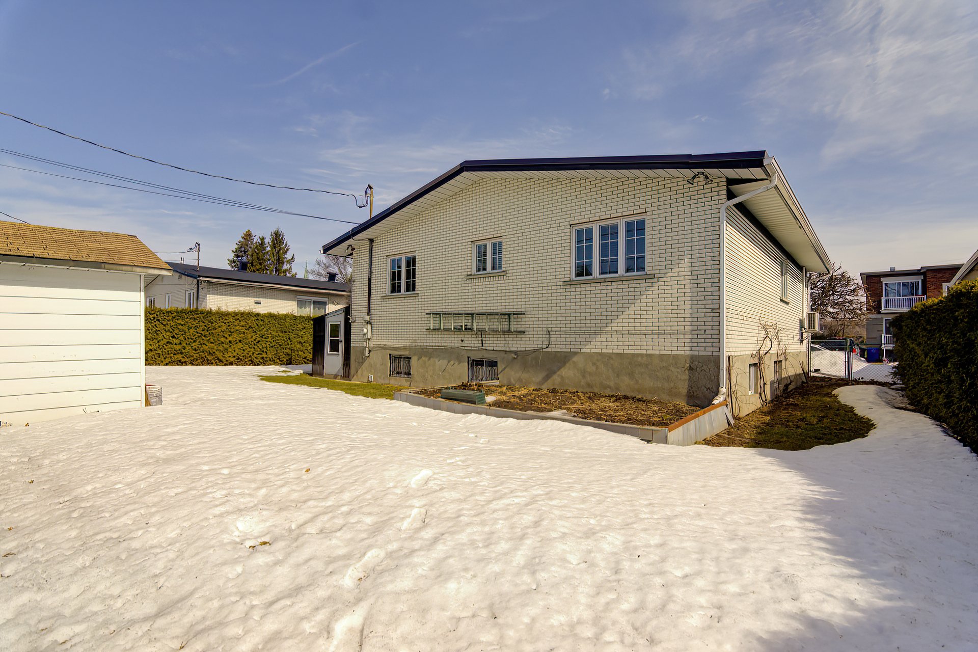 1560 Rue Trépanier, Laval (Chomedey), Quebec H7W3G7, 6 Bedrooms Bedrooms, 14 Rooms Rooms,2 BathroomsBathrooms,Residential,For Sale,Rue Trépanier,21346560