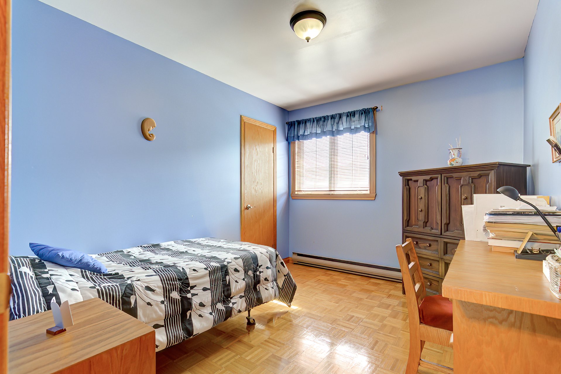 1560 Rue Trépanier, Laval (Chomedey), Quebec H7W3G7, 6 Bedrooms Bedrooms, 14 Rooms Rooms,2 BathroomsBathrooms,Residential,For Sale,Rue Trépanier,21346560