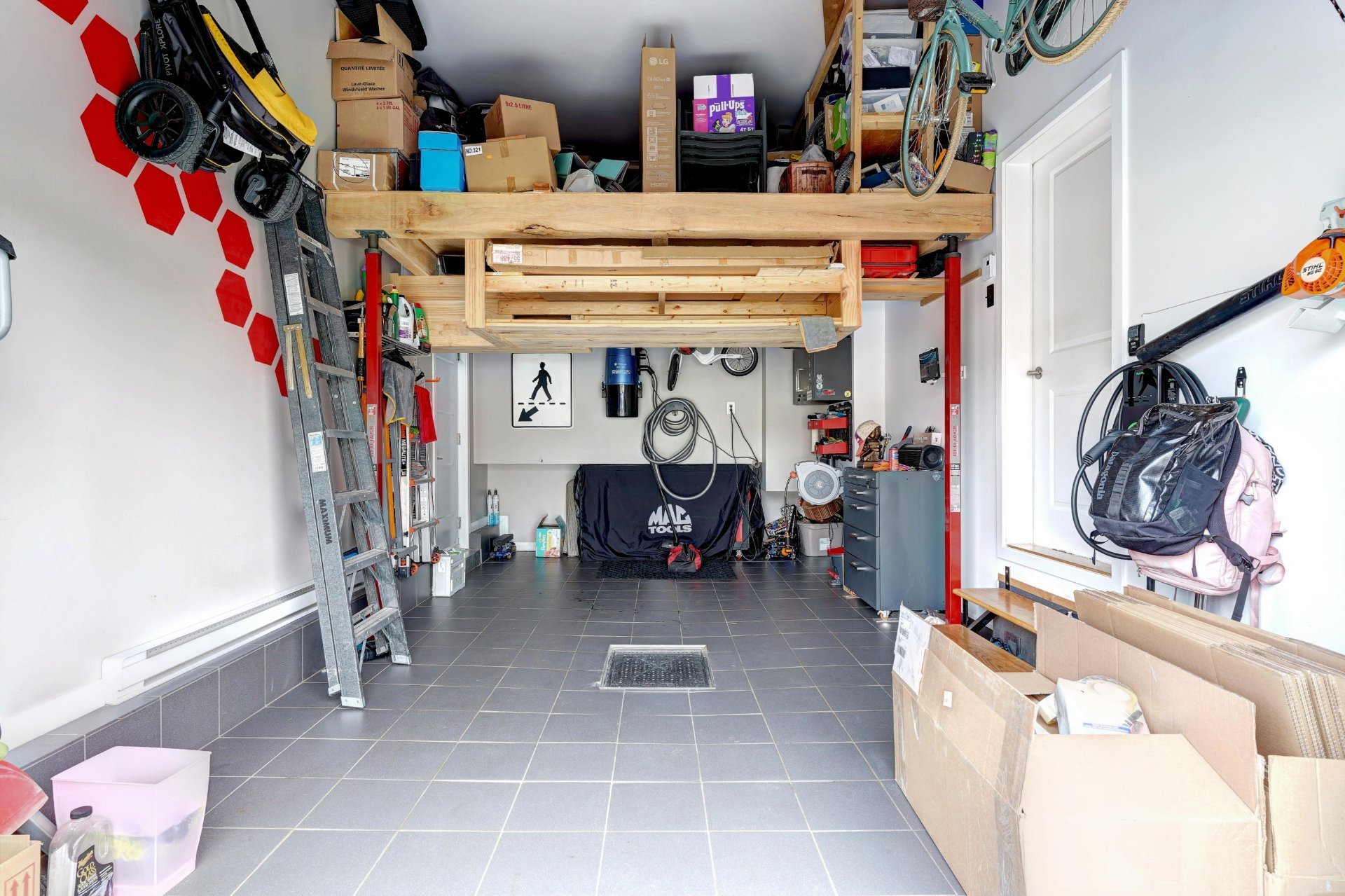 615 4e Avenue, Laval (Fabreville), Quebec H7R4K2, 3 Bedrooms Bedrooms, 12 Rooms Rooms,2 BathroomsBathrooms,Residential,For Sale,4e Avenue,16498129