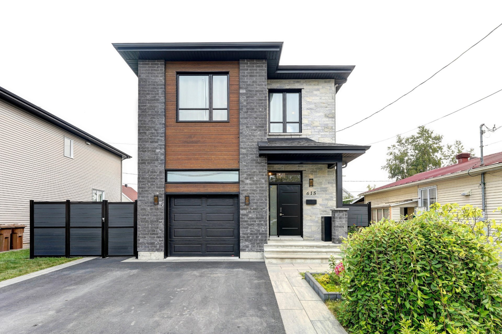 615 4e Avenue, Laval (Fabreville), Quebec H7R4K2, 3 Bedrooms Bedrooms, 12 Rooms Rooms,2 BathroomsBathrooms,Residential,For Sale,4e Avenue,16498129