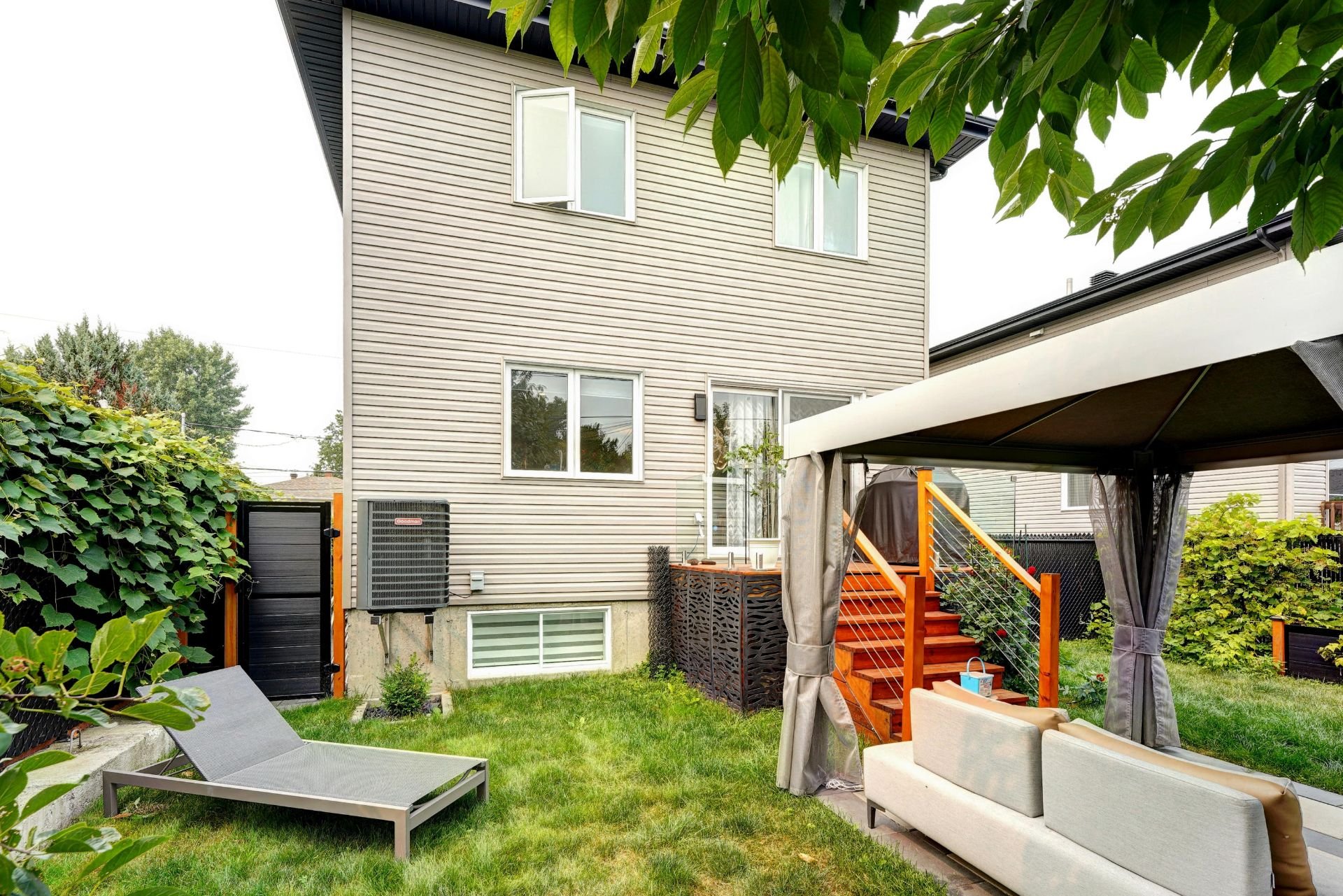 615 4e Avenue, Laval (Fabreville), Quebec H7R4K2, 3 Bedrooms Bedrooms, 12 Rooms Rooms,2 BathroomsBathrooms,Residential,For Sale,4e Avenue,16498129