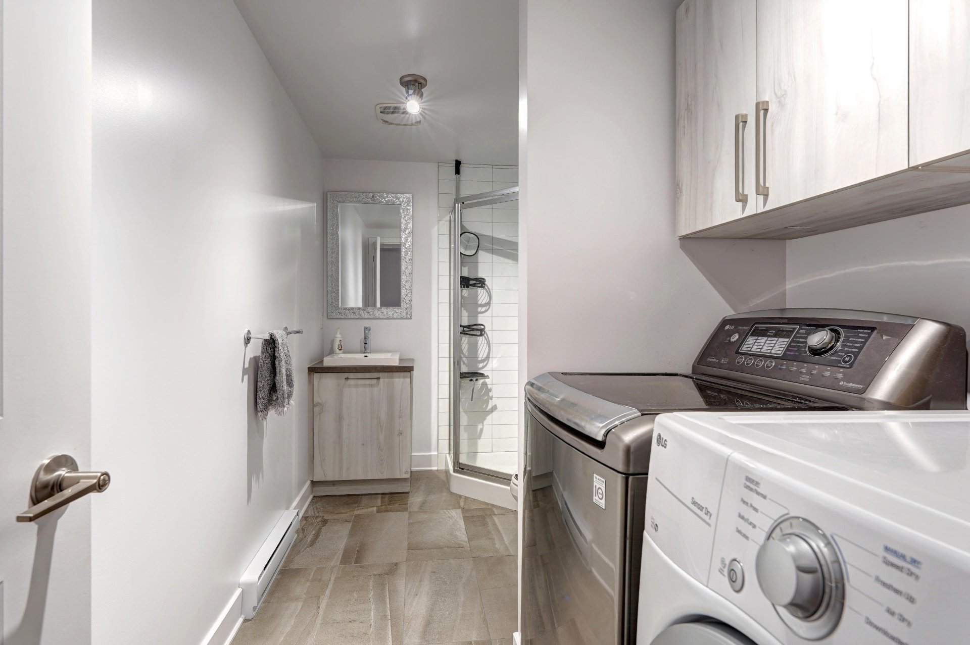 615 4e Avenue, Laval (Fabreville), Quebec H7R4K2, 3 Bedrooms Bedrooms, 12 Rooms Rooms,2 BathroomsBathrooms,Residential,For Sale,4e Avenue,16498129