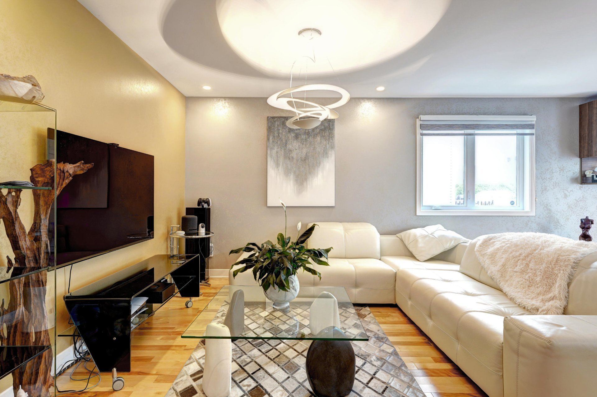 615 4e Avenue, Laval (Fabreville), Quebec H7R4K2, 3 Bedrooms Bedrooms, 12 Rooms Rooms,2 BathroomsBathrooms,Residential,For Sale,4e Avenue,16498129