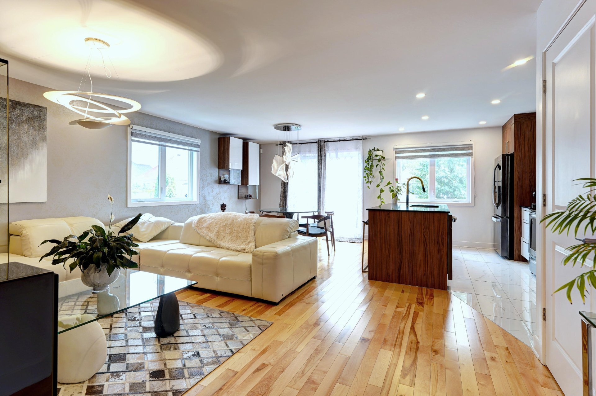 615 4e Avenue, Laval (Fabreville), Quebec H7R4K2, 3 Bedrooms Bedrooms, 12 Rooms Rooms,2 BathroomsBathrooms,Residential,For Sale,4e Avenue,16498129