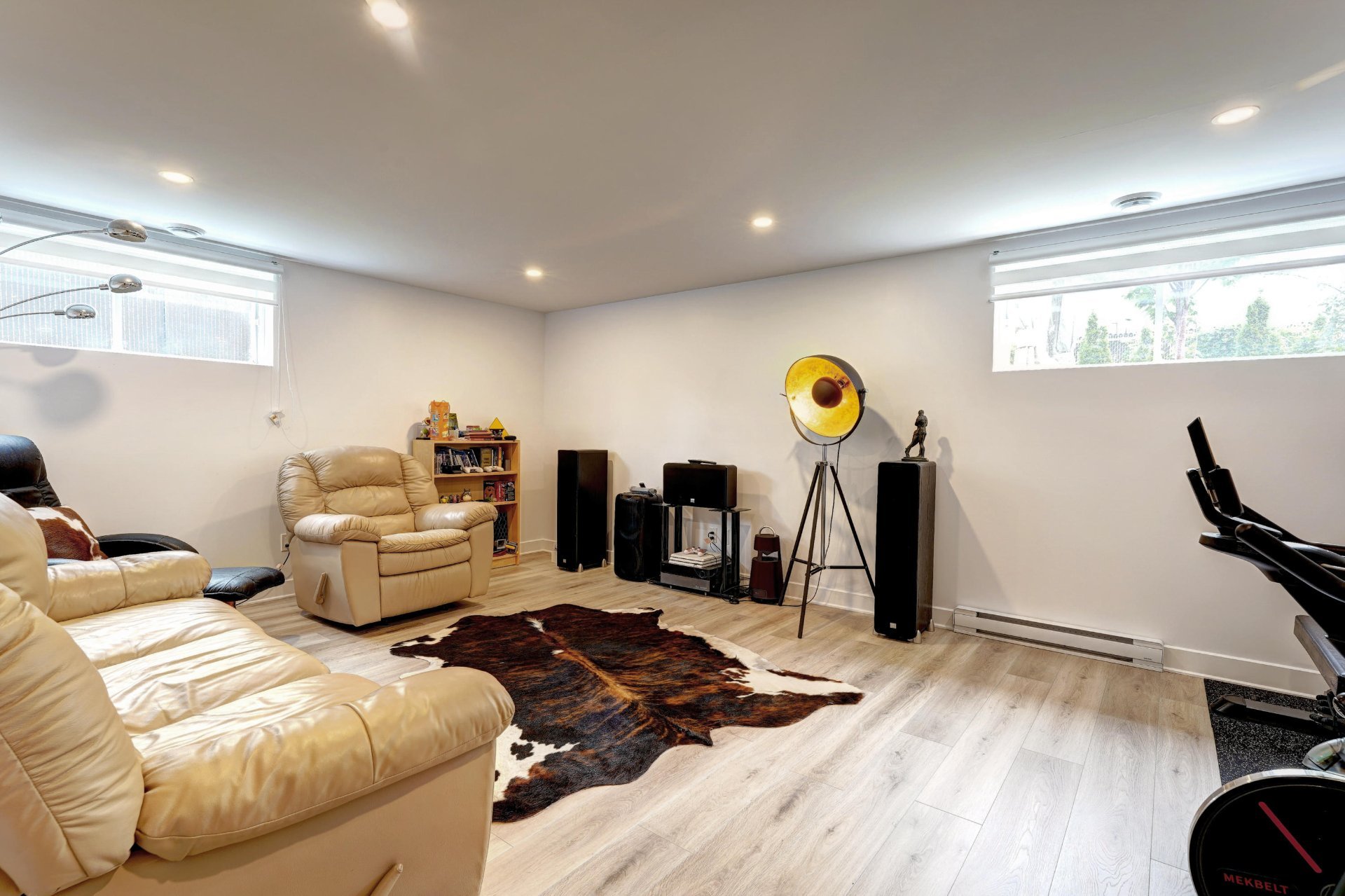 615 4e Avenue, Laval (Fabreville), Quebec H7R4K2, 3 Bedrooms Bedrooms, 12 Rooms Rooms,2 BathroomsBathrooms,Residential,For Sale,4e Avenue,16498129