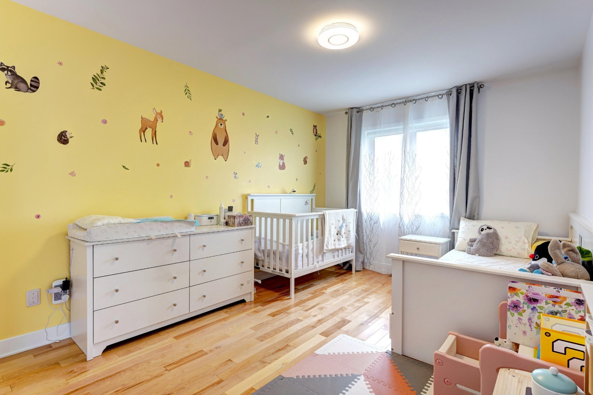 615 4e Avenue, Laval (Fabreville), Quebec H7R4K2, 3 Bedrooms Bedrooms, 12 Rooms Rooms,2 BathroomsBathrooms,Residential,For Sale,4e Avenue,16498129