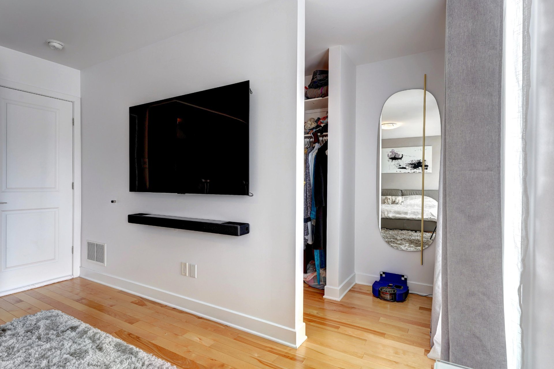 615 4e Avenue, Laval (Fabreville), Quebec H7R4K2, 3 Bedrooms Bedrooms, 12 Rooms Rooms,2 BathroomsBathrooms,Residential,For Sale,4e Avenue,16498129