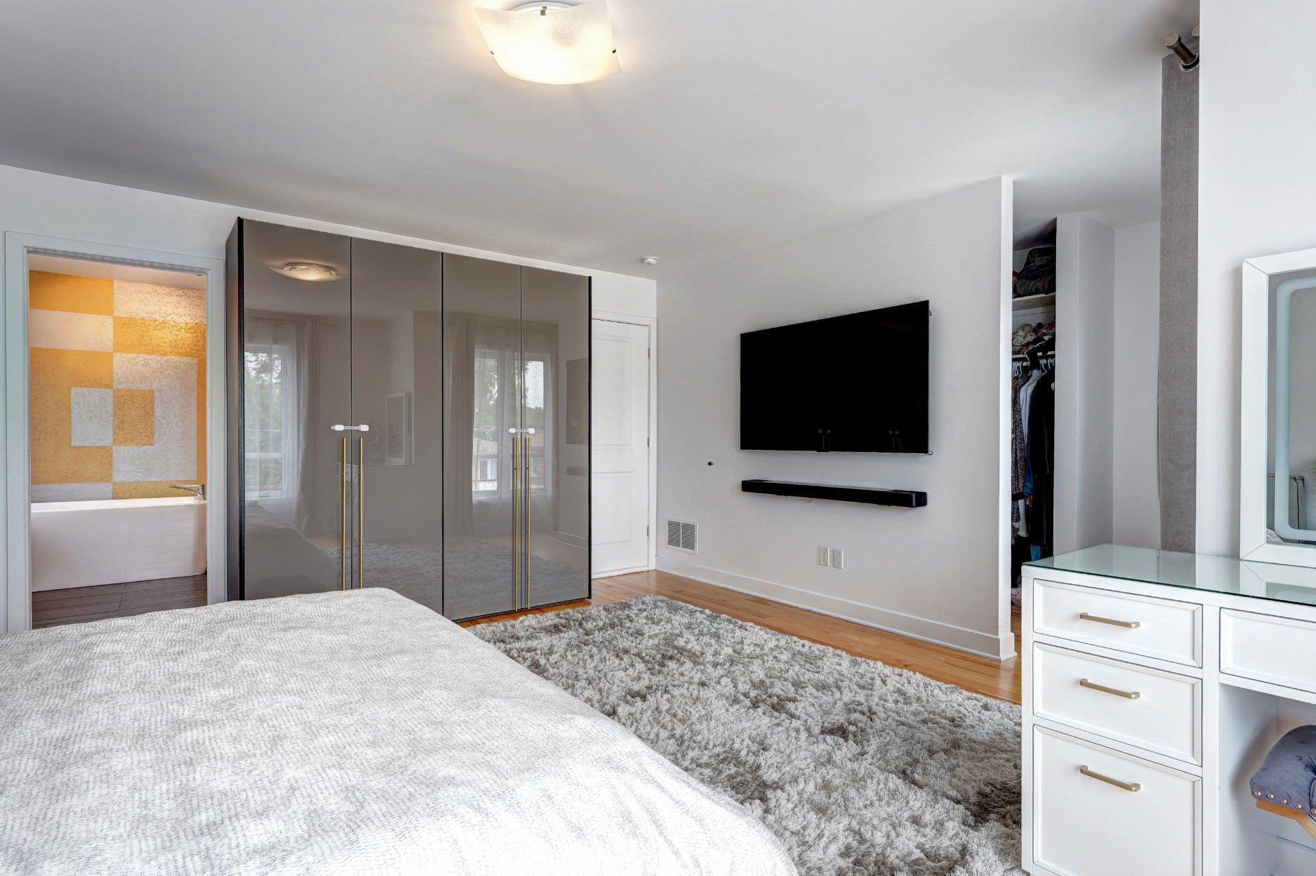 615 4e Avenue, Laval (Fabreville), Quebec H7R4K2, 3 Bedrooms Bedrooms, 12 Rooms Rooms,2 BathroomsBathrooms,Residential,For Sale,4e Avenue,16498129