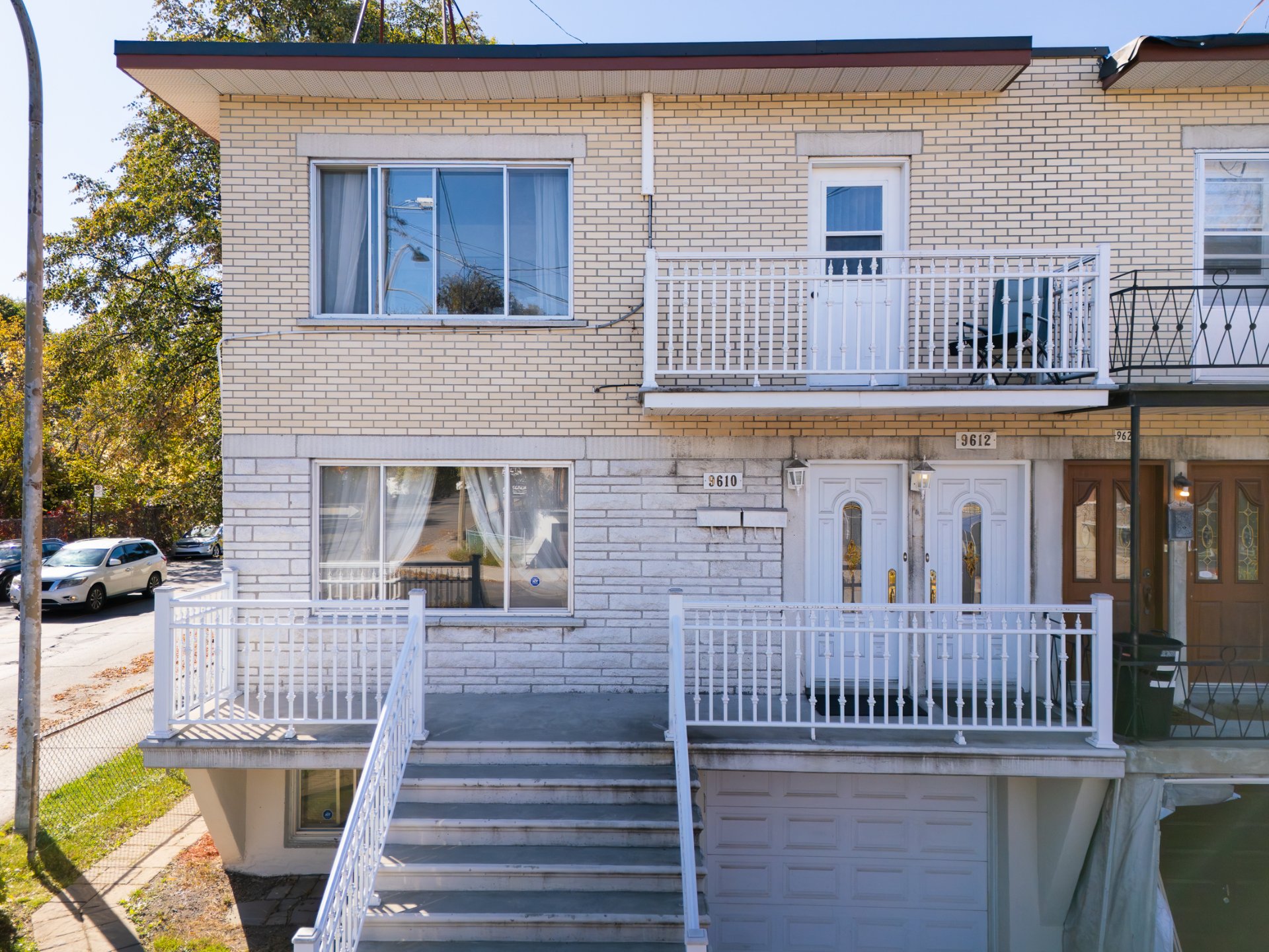 Multi-family (2 to 5 units) For Sale