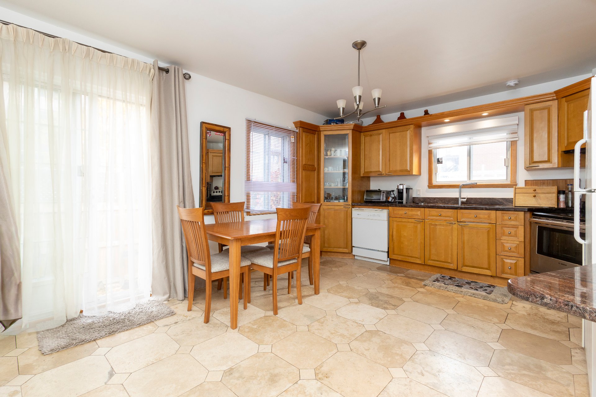 12055 Av. Éthier, Montréal (Montréal-Nord), Quebec H1H3H8, 2 Chambres Chambres, 11 Chambres Chambres,2 Salle de bainSalle de bain,Résidentiel,À vendre,Av. Éthier,27301037