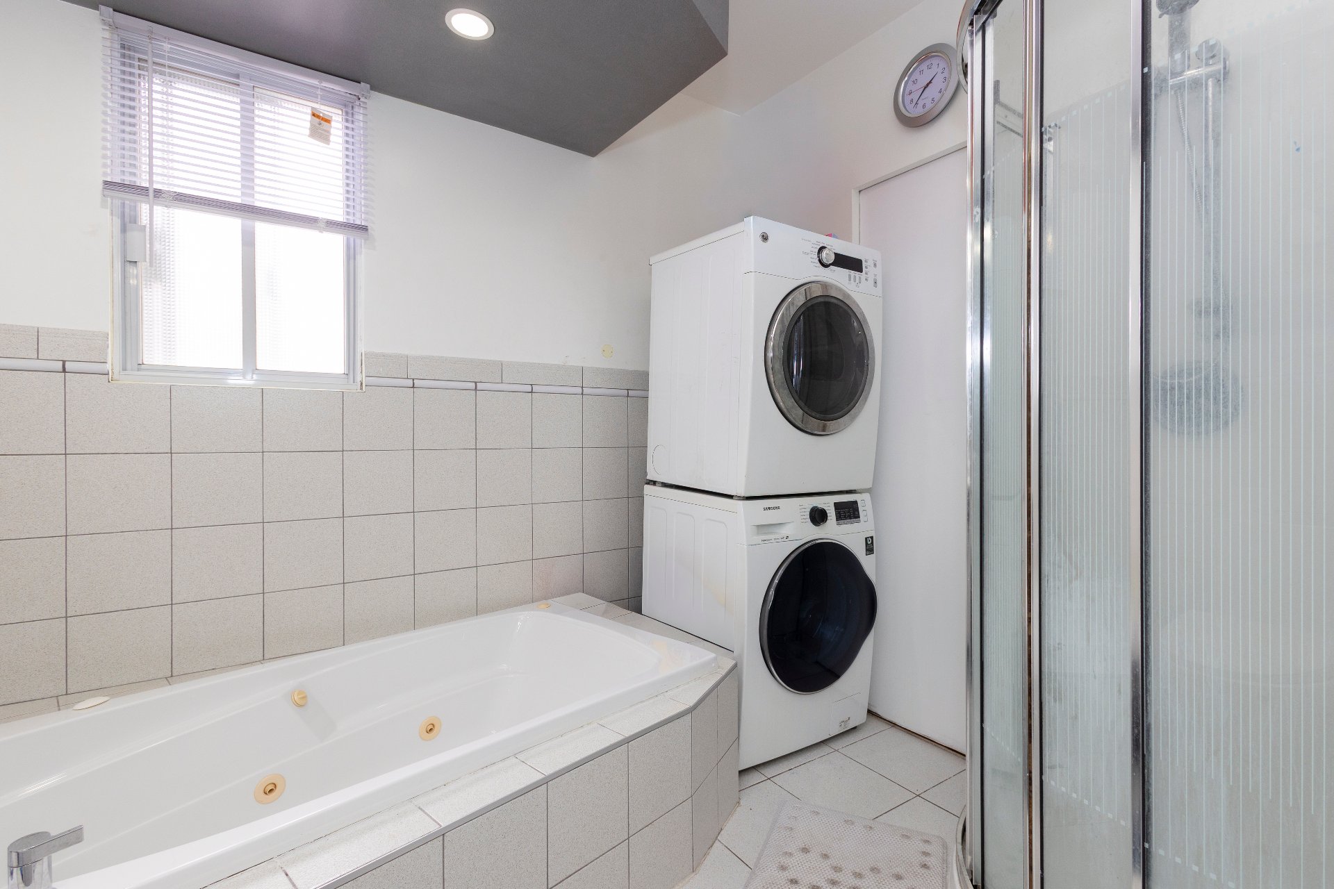 12055 Av. Éthier, Montréal (Montréal-Nord), Quebec H1H3H8, 2 Chambres Chambres, 11 Chambres Chambres,2 Salle de bainSalle de bain,Résidentiel,À vendre,Av. Éthier,27301037