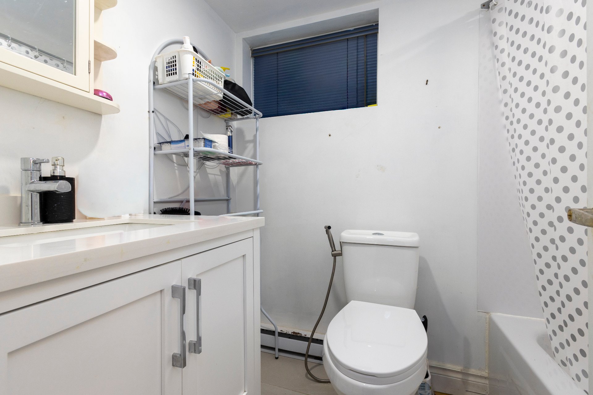 12055 Av. Éthier, Montréal (Montréal-Nord), Quebec H1H3H8, 2 Chambres Chambres, 11 Chambres Chambres,2 Salle de bainSalle de bain,Résidentiel,À vendre,Av. Éthier,27301037