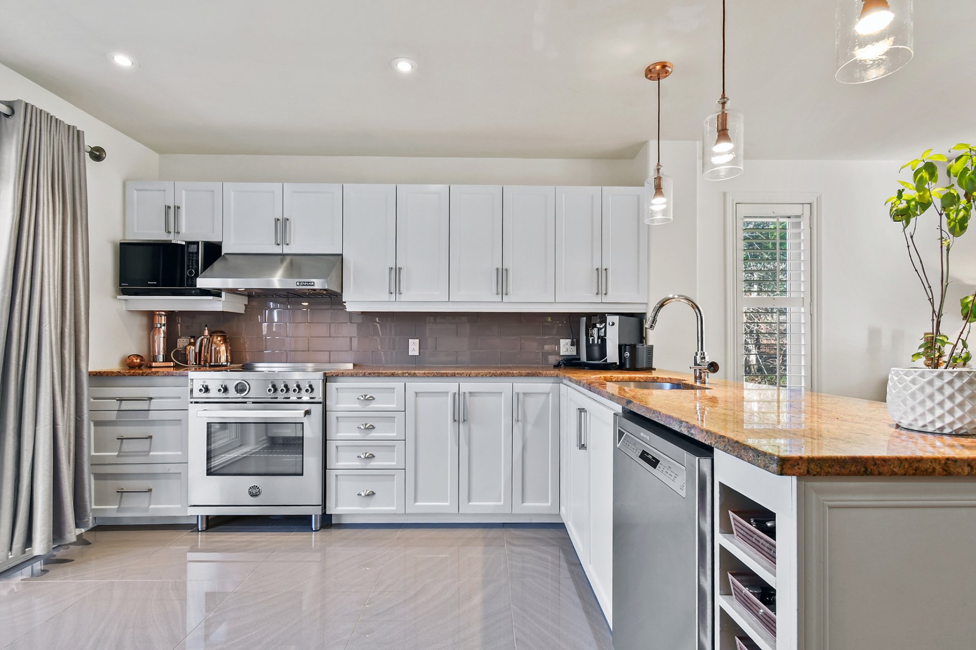 1122 Rue des Gouverneurs, Prévost, Quebec J0R1T0, 3 Bedrooms Bedrooms, 12 Rooms Rooms,1 BathroomBathrooms,Residential,For Sale,Rue des Gouverneurs,11191228