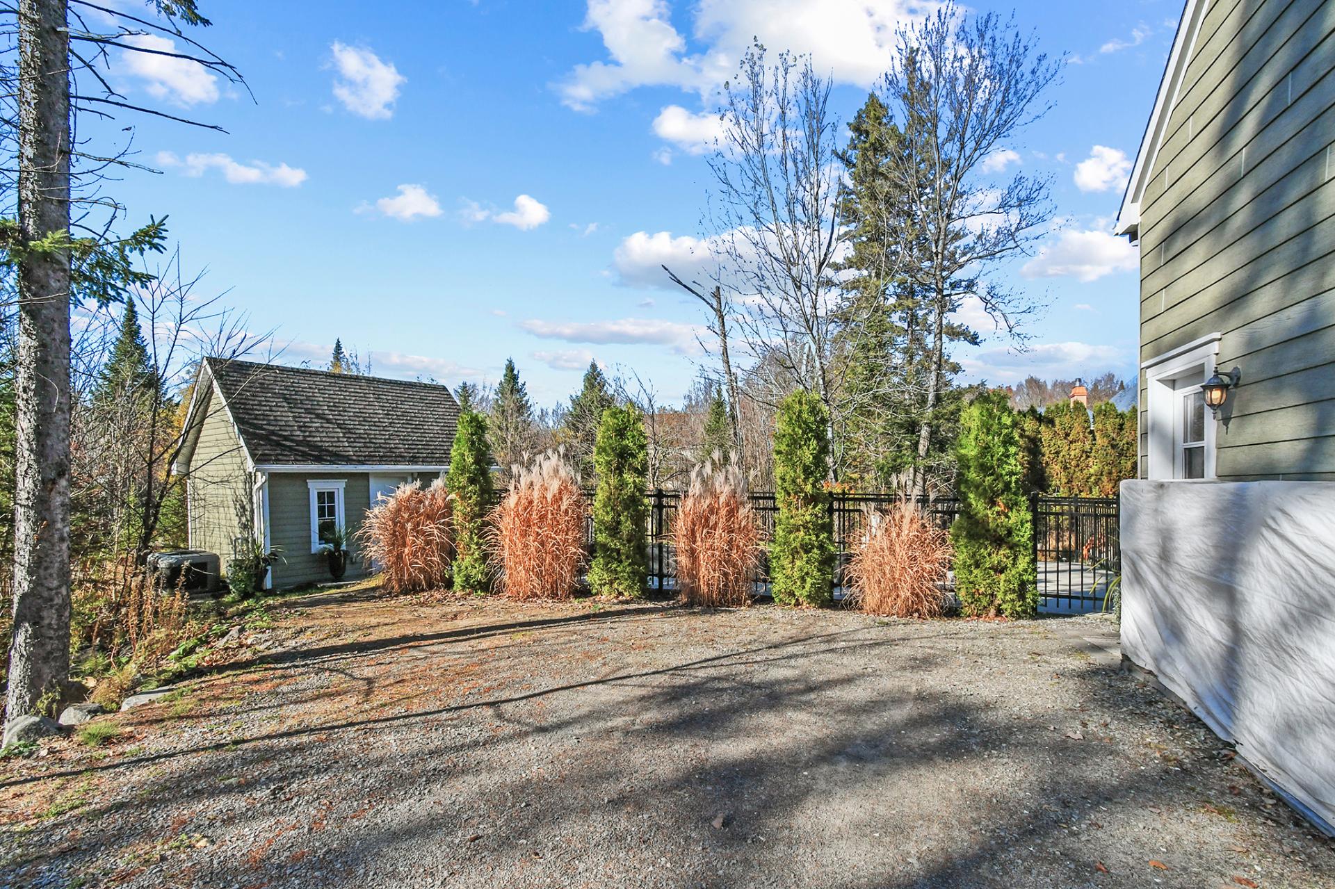 1122 Rue des Gouverneurs, Prévost, Quebec J0R1T0, 3 Bedrooms Bedrooms, 12 Rooms Rooms,1 BathroomBathrooms,Residential,For Sale,Rue des Gouverneurs,11191228