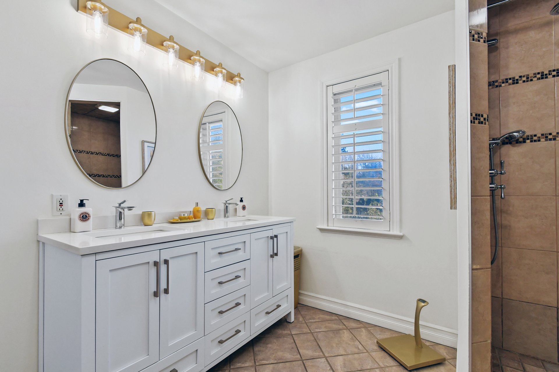 1122 Rue des Gouverneurs, Prévost, Quebec J0R1T0, 3 Bedrooms Bedrooms, 12 Rooms Rooms,1 BathroomBathrooms,Residential,For Sale,Rue des Gouverneurs,11191228