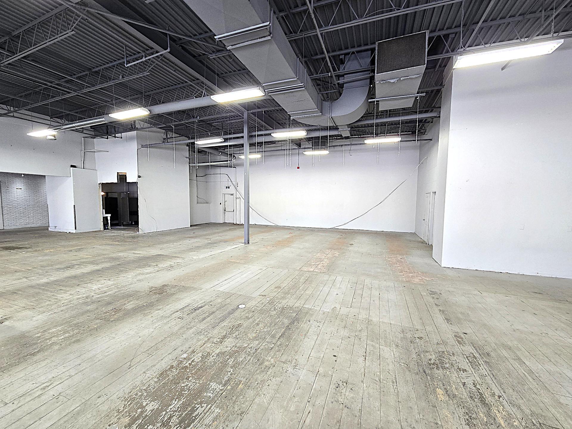 136 25e Avenue, Saint-Eustache, Quebec J7P2V2, ,Commercial,For Rent,25e Avenue,21796179