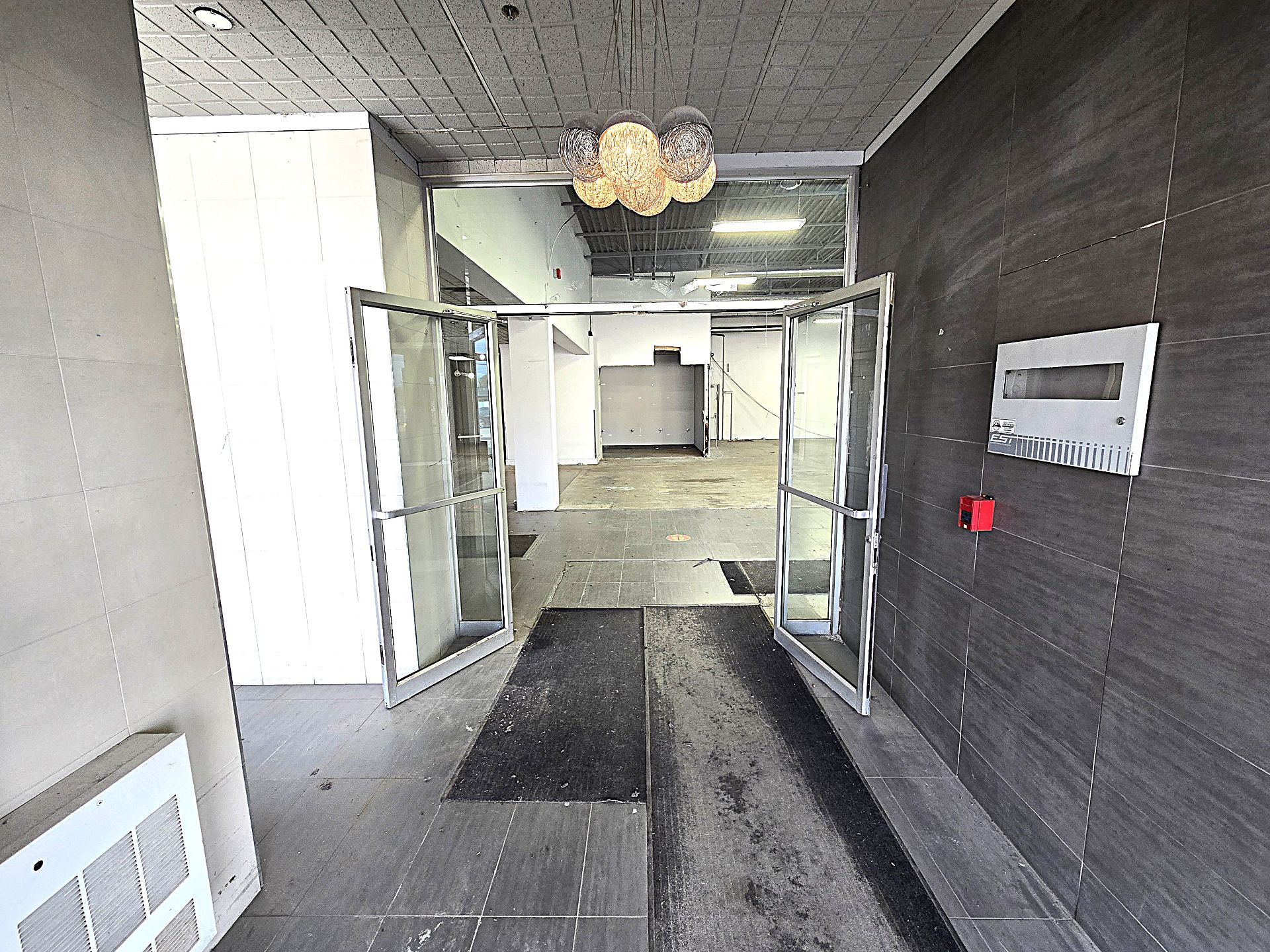 136 25e Avenue, Saint-Eustache, Quebec J7P2V2, ,Commercial,For Rent,25e Avenue,21796179