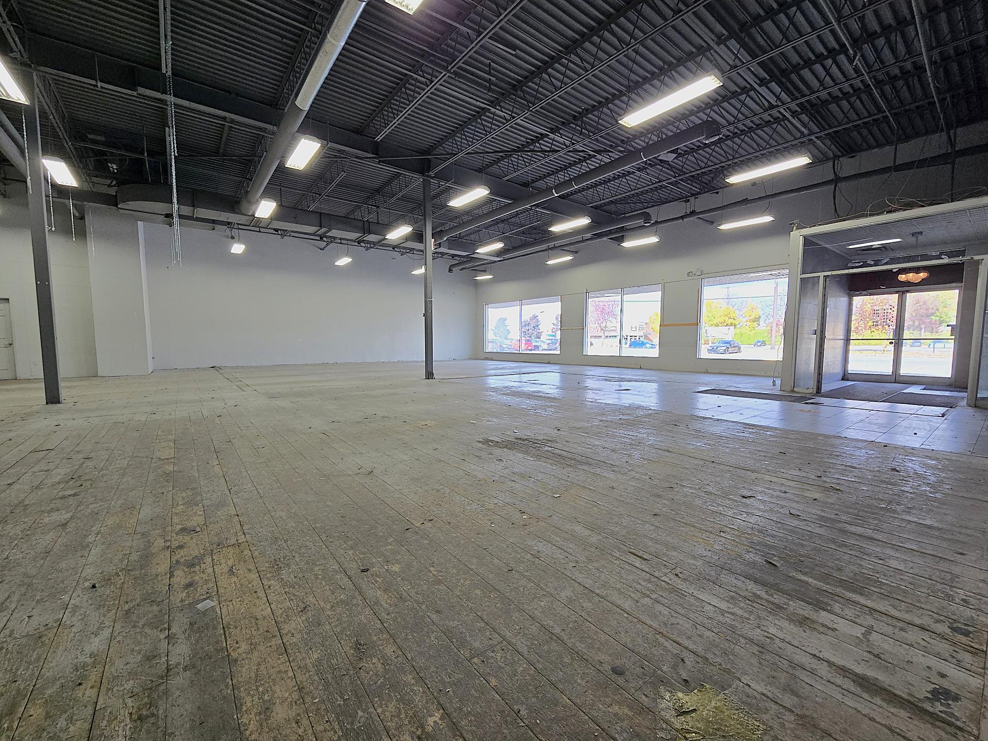 136 25e Avenue, Saint-Eustache, Quebec J7P2V2, ,Commercial,For Rent,25e Avenue,21796179