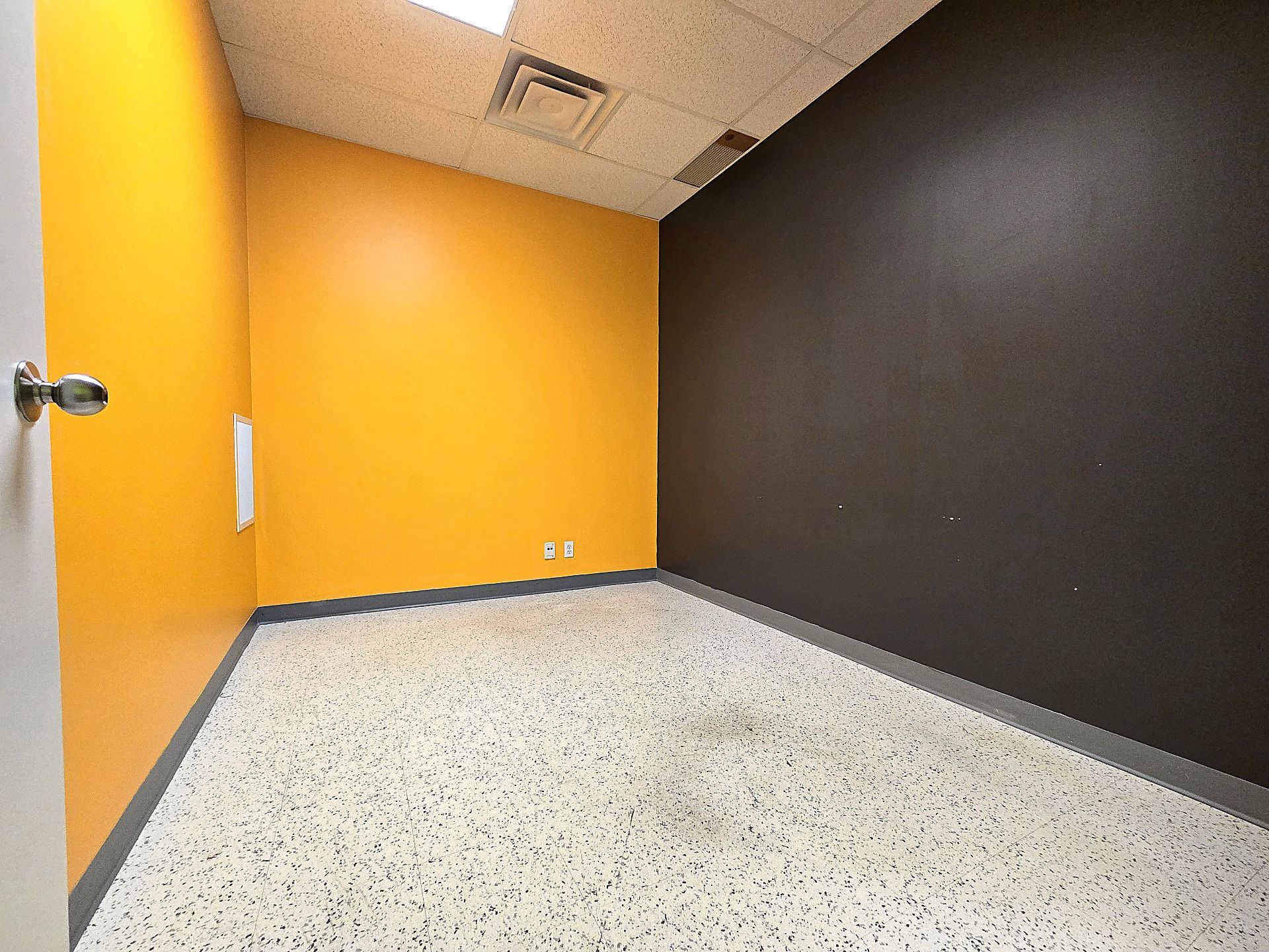 515 Boul. de la Concorde O., Laval (Laval-des-Rapides), Quebec H7N5L9, ,Commercial,For Rent,Boul. de la Concorde O.,24121739