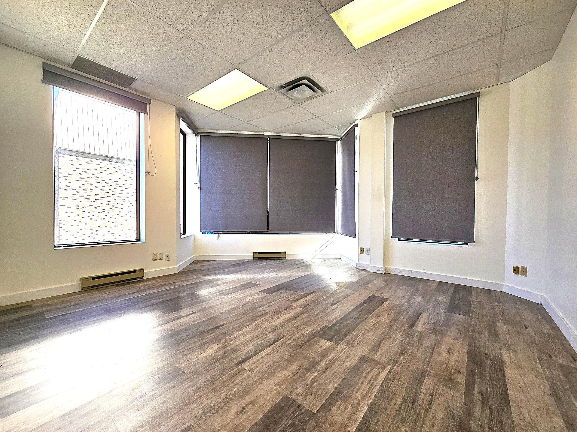 515 Boul. de la Concorde O., Laval (Laval-des-Rapides), Quebec H7N5L9, ,Commercial,For Rent,Boul. de la Concorde O.,24121739
