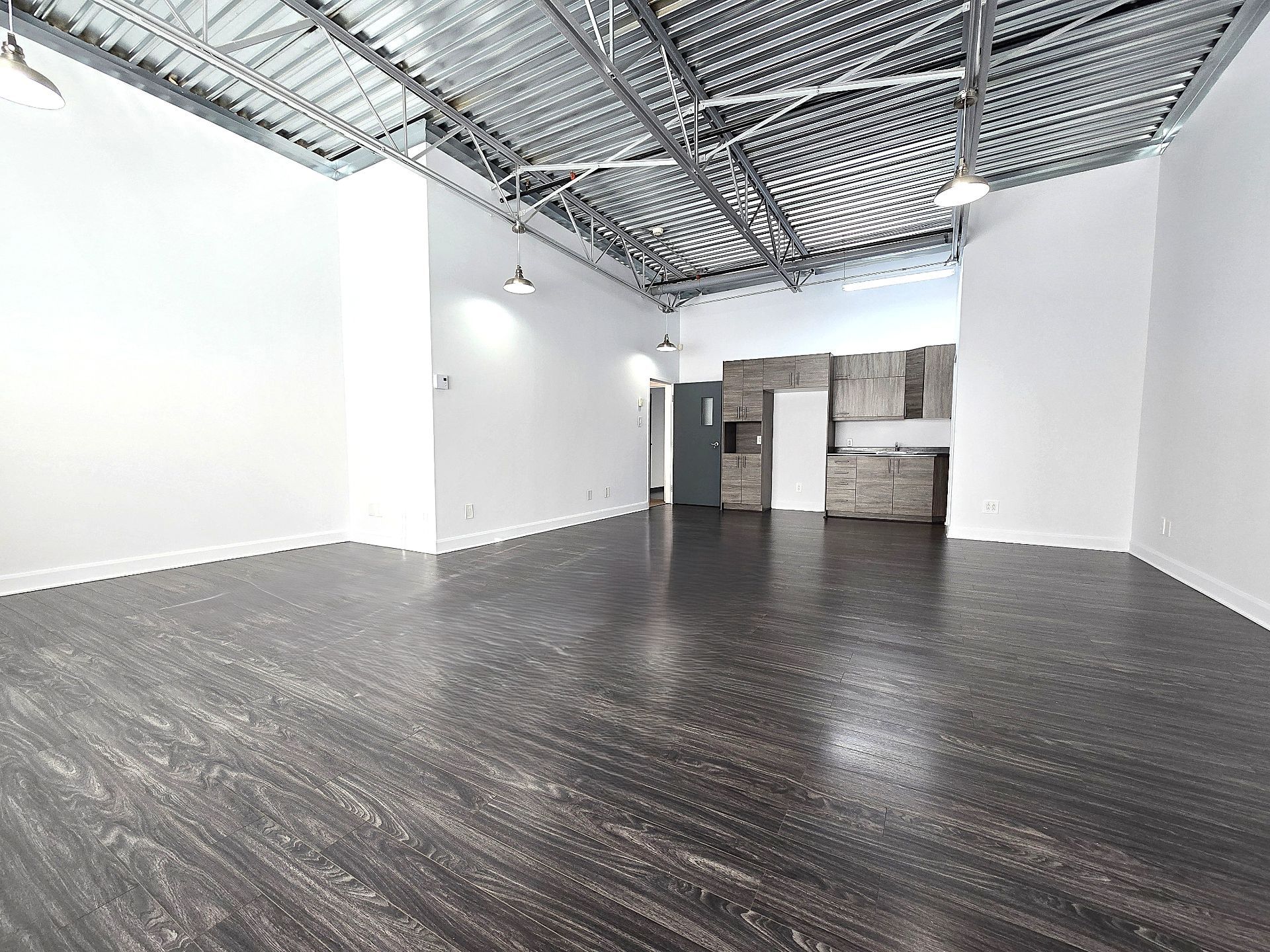 573 Boul. du Curé-Boivin, Boisbriand, Quebec J7G2A8, ,Industriel,For Rent,Boul. du Curé-Boivin,14385339