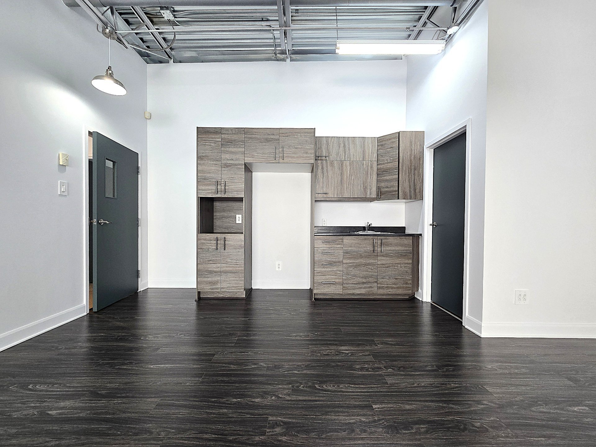 573 Boul. du Curé-Boivin, Boisbriand, Quebec J7G2A8, ,Industriel,For Rent,Boul. du Curé-Boivin,14385339