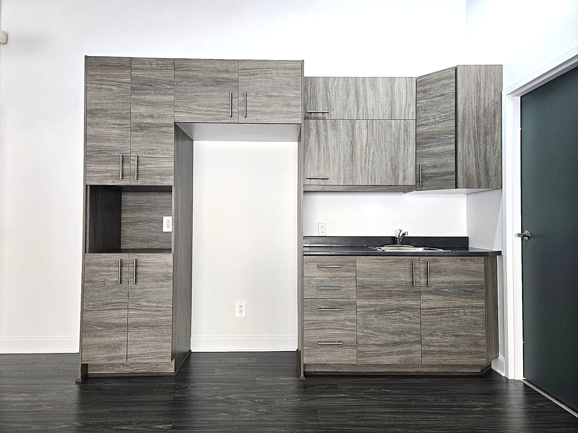 573 Boul. du Curé-Boivin, Boisbriand, Quebec J7G2A8, ,Industriel,For Rent,Boul. du Curé-Boivin,14385339