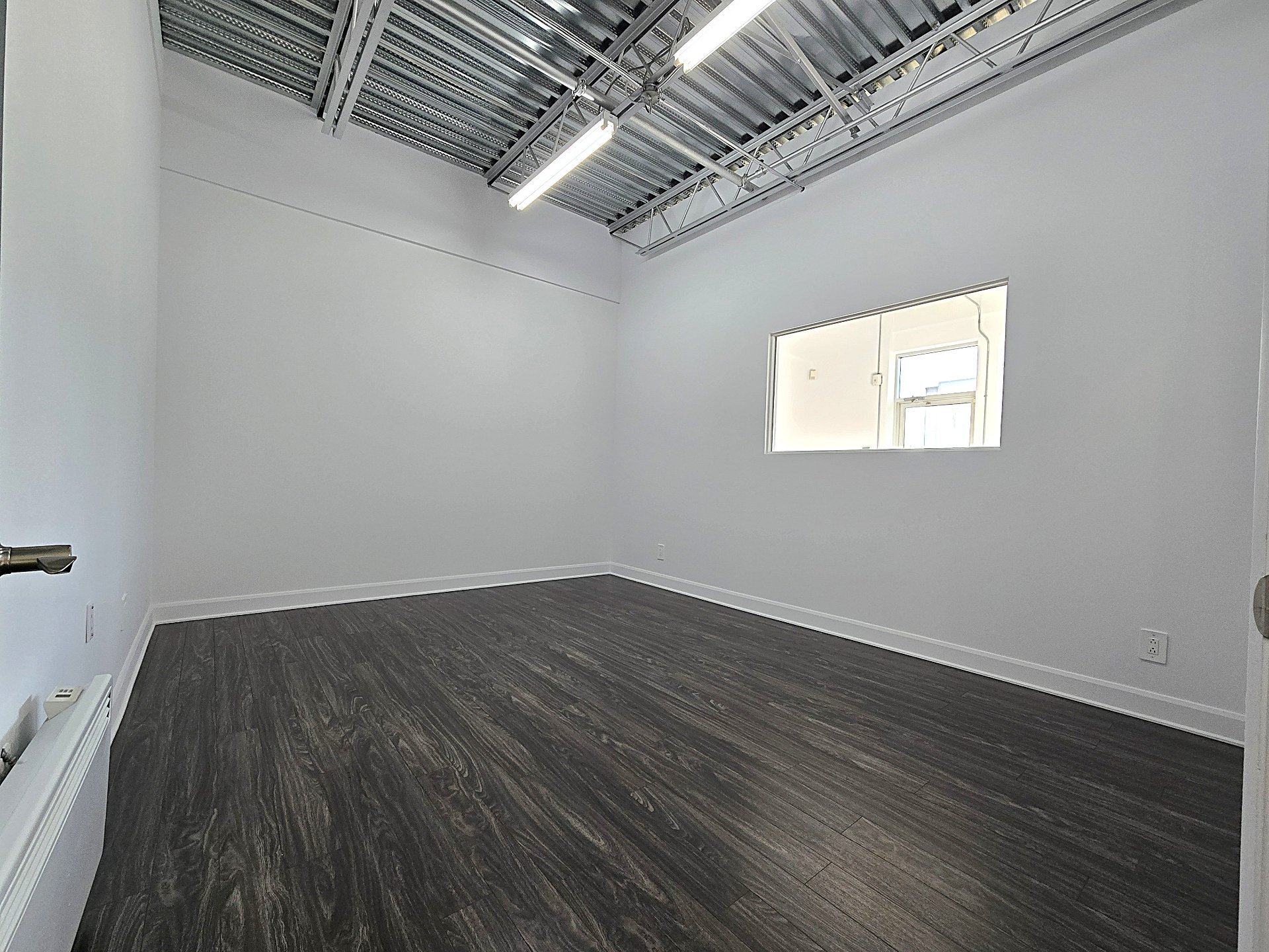 573 Boul. du Curé-Boivin, Boisbriand, Quebec J7G2A8, ,Industriel,For Rent,Boul. du Curé-Boivin,14385339