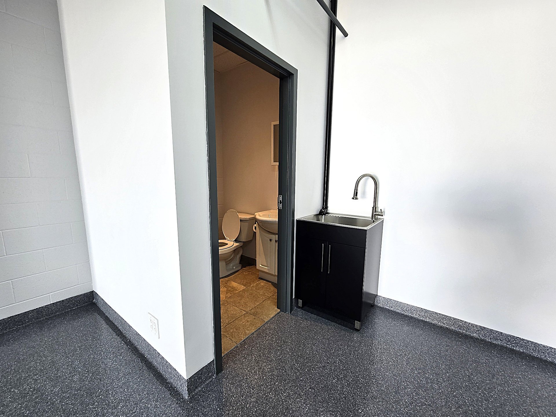 573 Boul. du Curé-Boivin, Boisbriand, Quebec J7G2A8, ,Industriel,For Rent,Boul. du Curé-Boivin,14385339