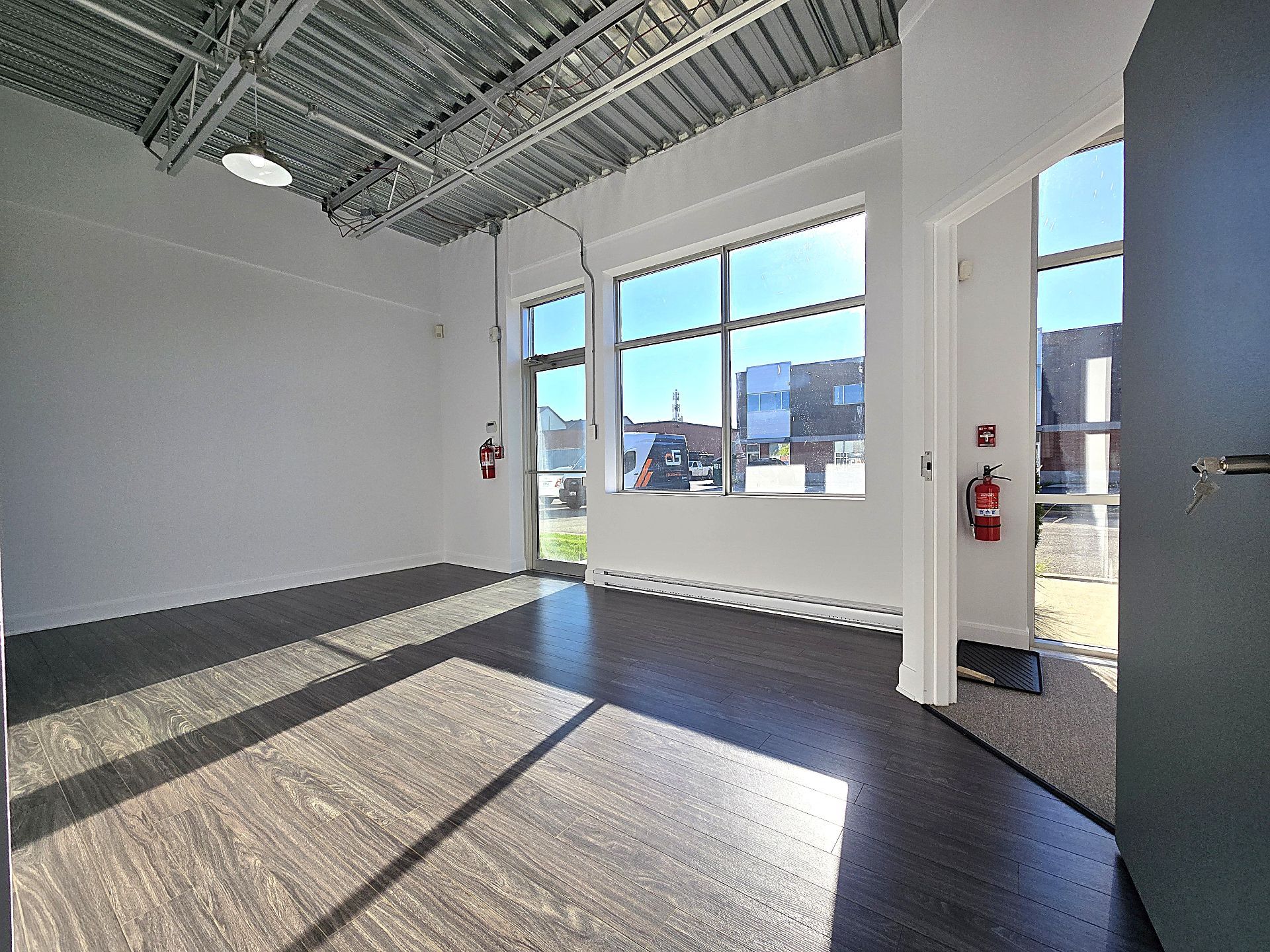 573 Boul. du Curé-Boivin, Boisbriand, Quebec J7G2A8, ,Industriel,For Rent,Boul. du Curé-Boivin,14385339