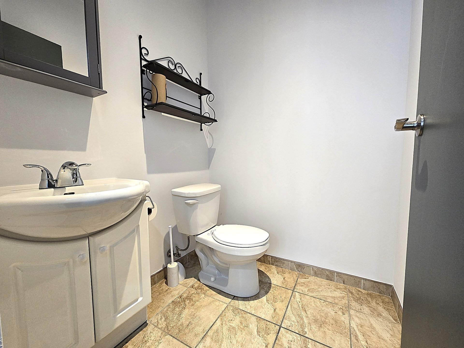 573 Boul. du Curé-Boivin, Boisbriand, Quebec J7G2A8, ,Industriel,For Rent,Boul. du Curé-Boivin,14385339