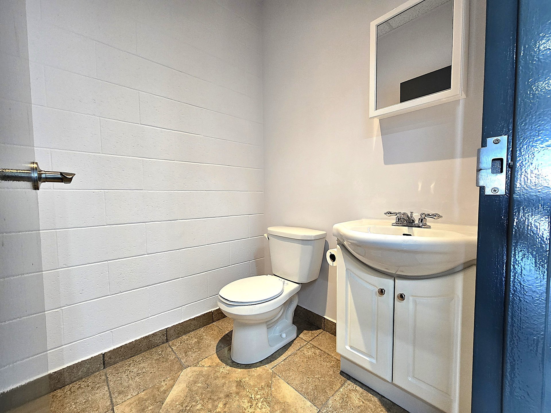 573 Boul. du Curé-Boivin, Boisbriand, Quebec J7G2A8, ,Industriel,For Rent,Boul. du Curé-Boivin,14385339