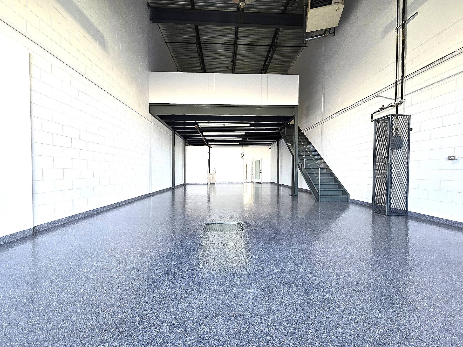 573 Boul. du Curé-Boivin, Boisbriand, Quebec J7G2A8, ,Industriel,For Rent,Boul. du Curé-Boivin,14385339